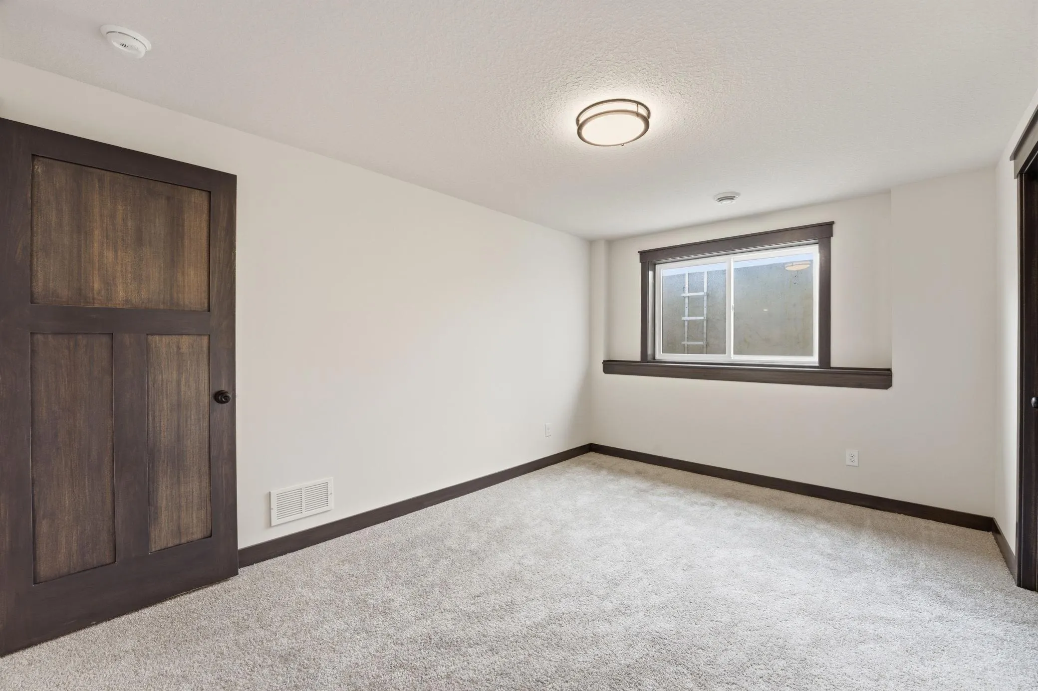 Photo 32 of 909 Acorn Court