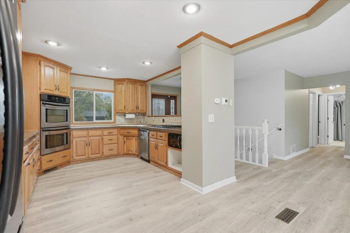 Photo 11 of 2602 Hawthorne Lane
