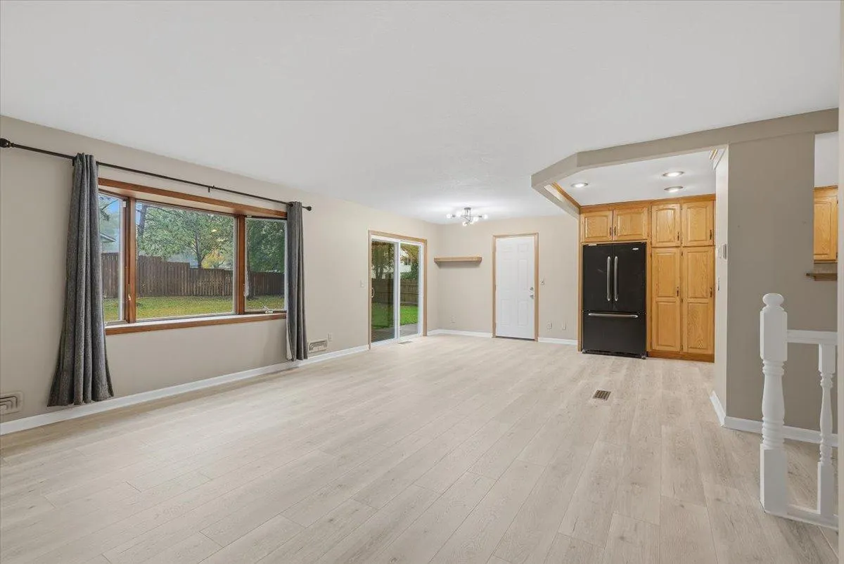 Photo 9 of 2602 Hawthorne Lane