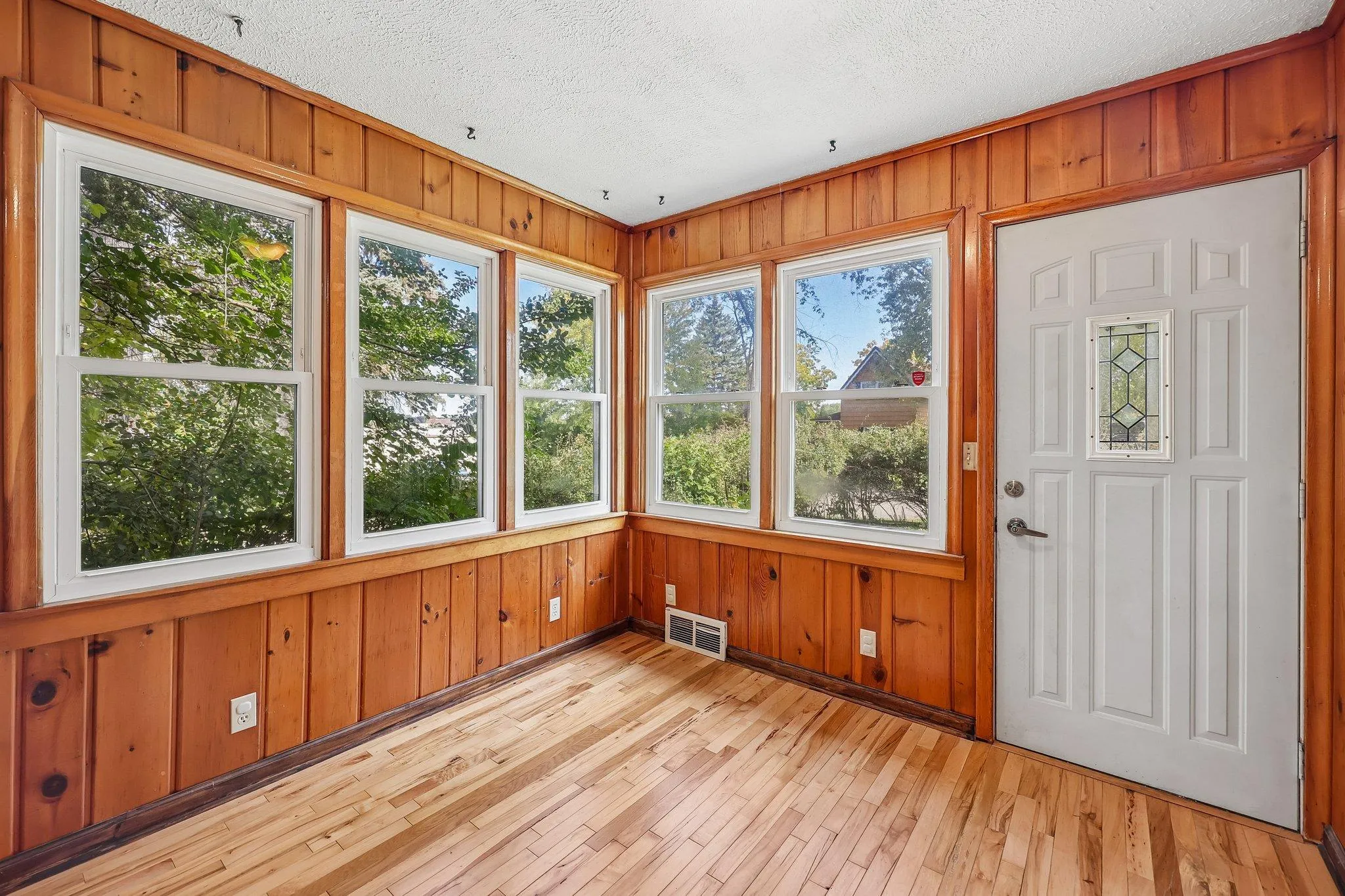 Photo 4 of 2229 Oak Hill Place