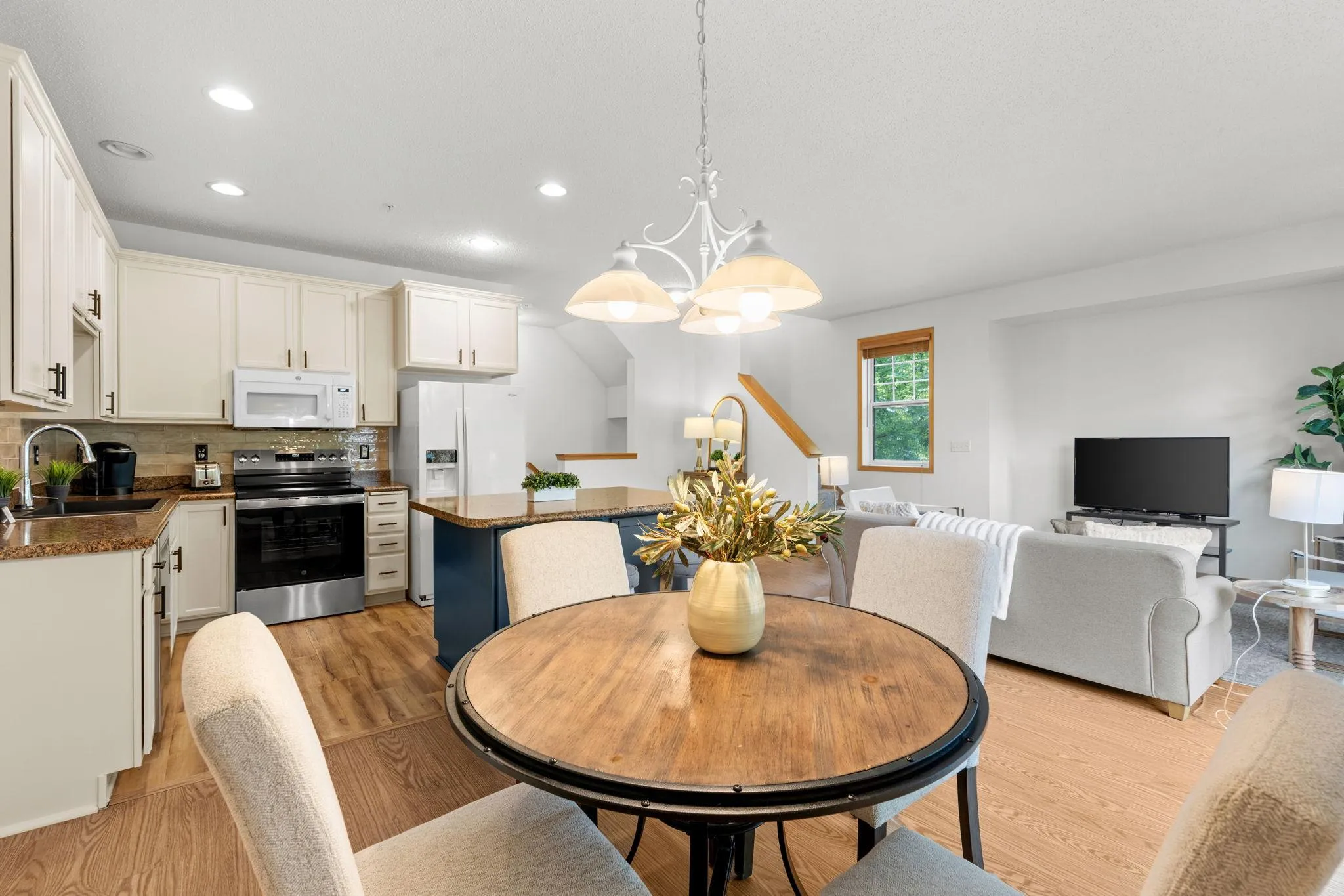 Photo 10 of 7600 Southridge Court