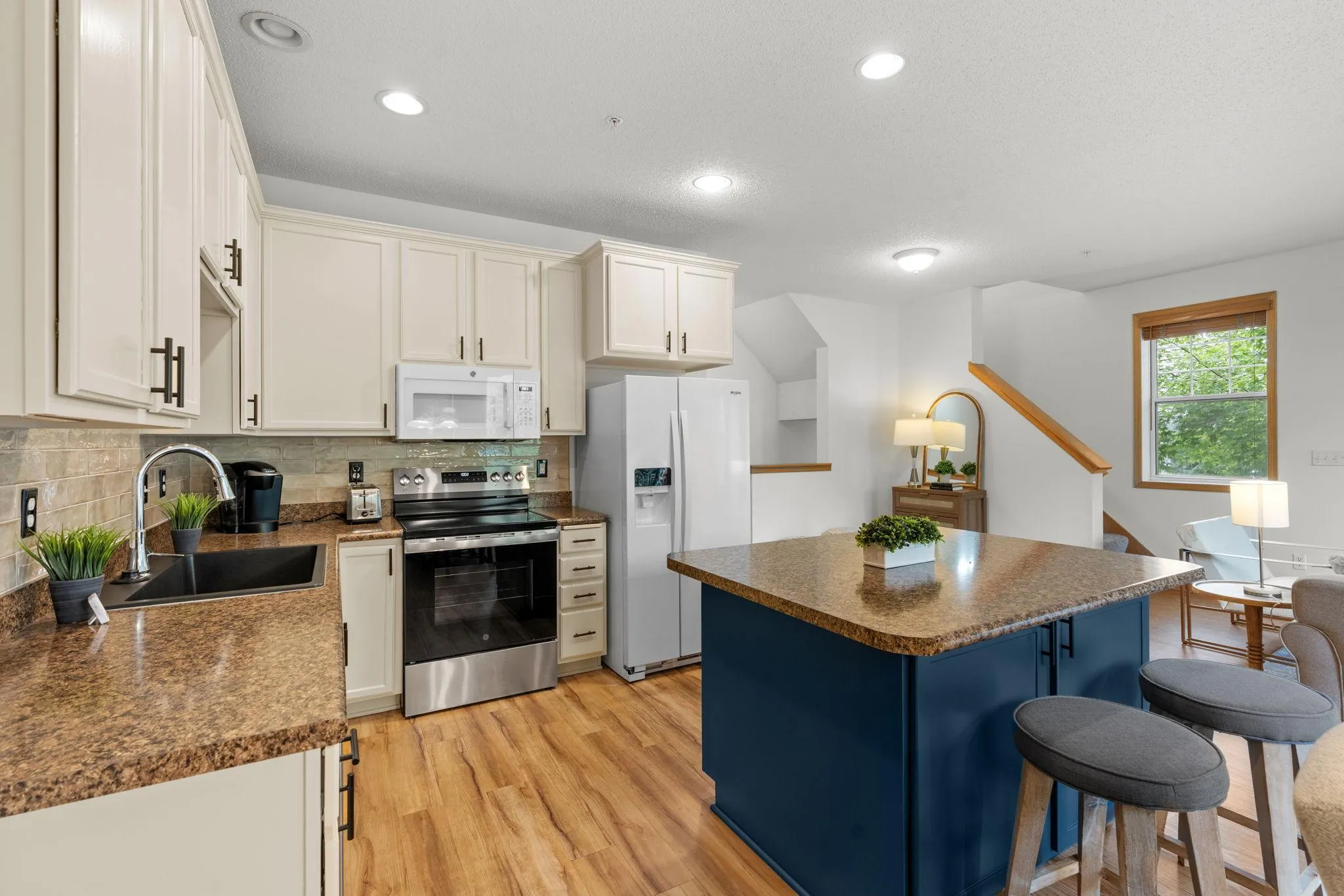 Photo 11 of 7600 Southridge Court