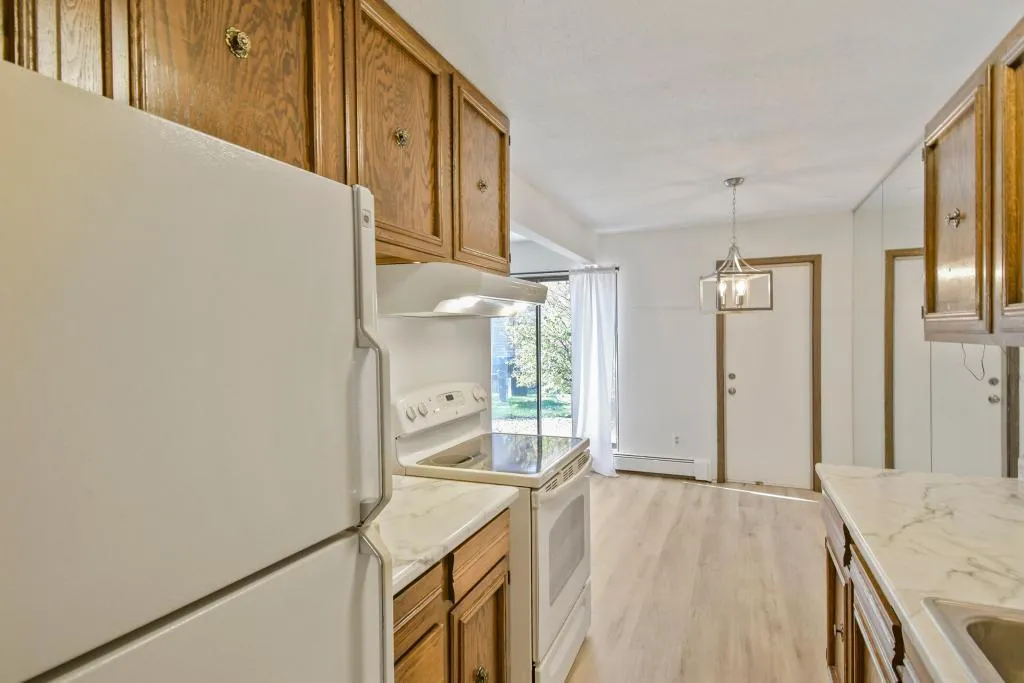 Photo 8 of 4400 Cedar Lake S Road Unit 3
