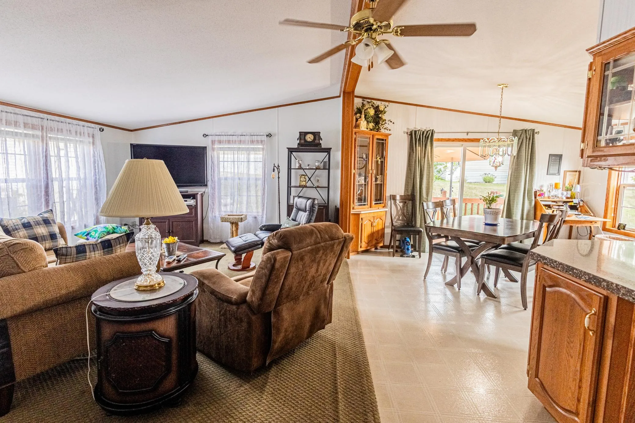 Photo 10 of 1390 Birchview Drive