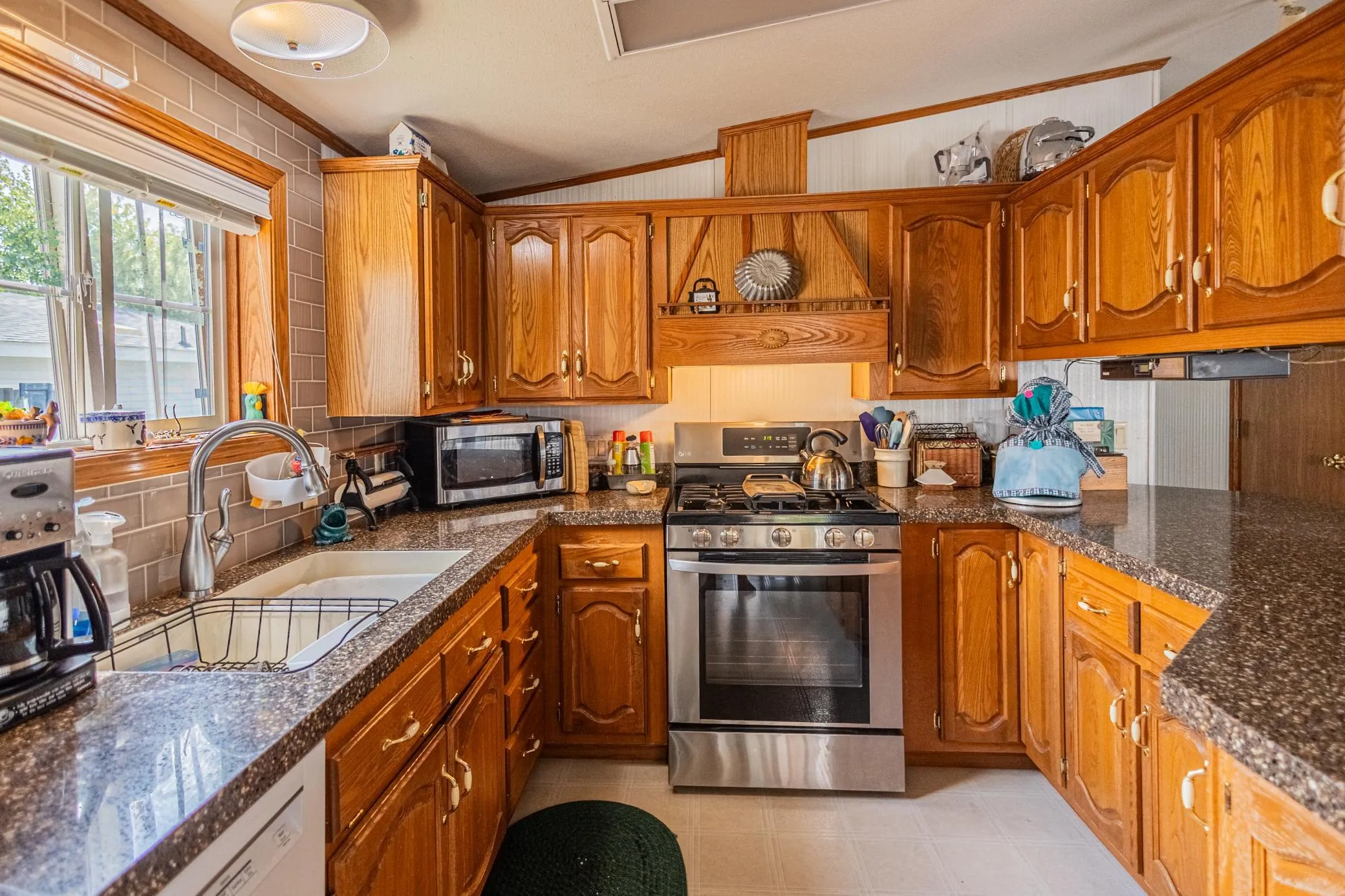 Photo 15 of 1390 Birchview Drive