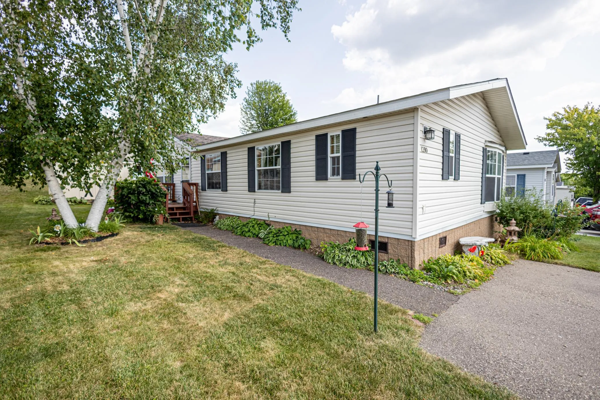 Photo 3 of 1390 Birchview Drive