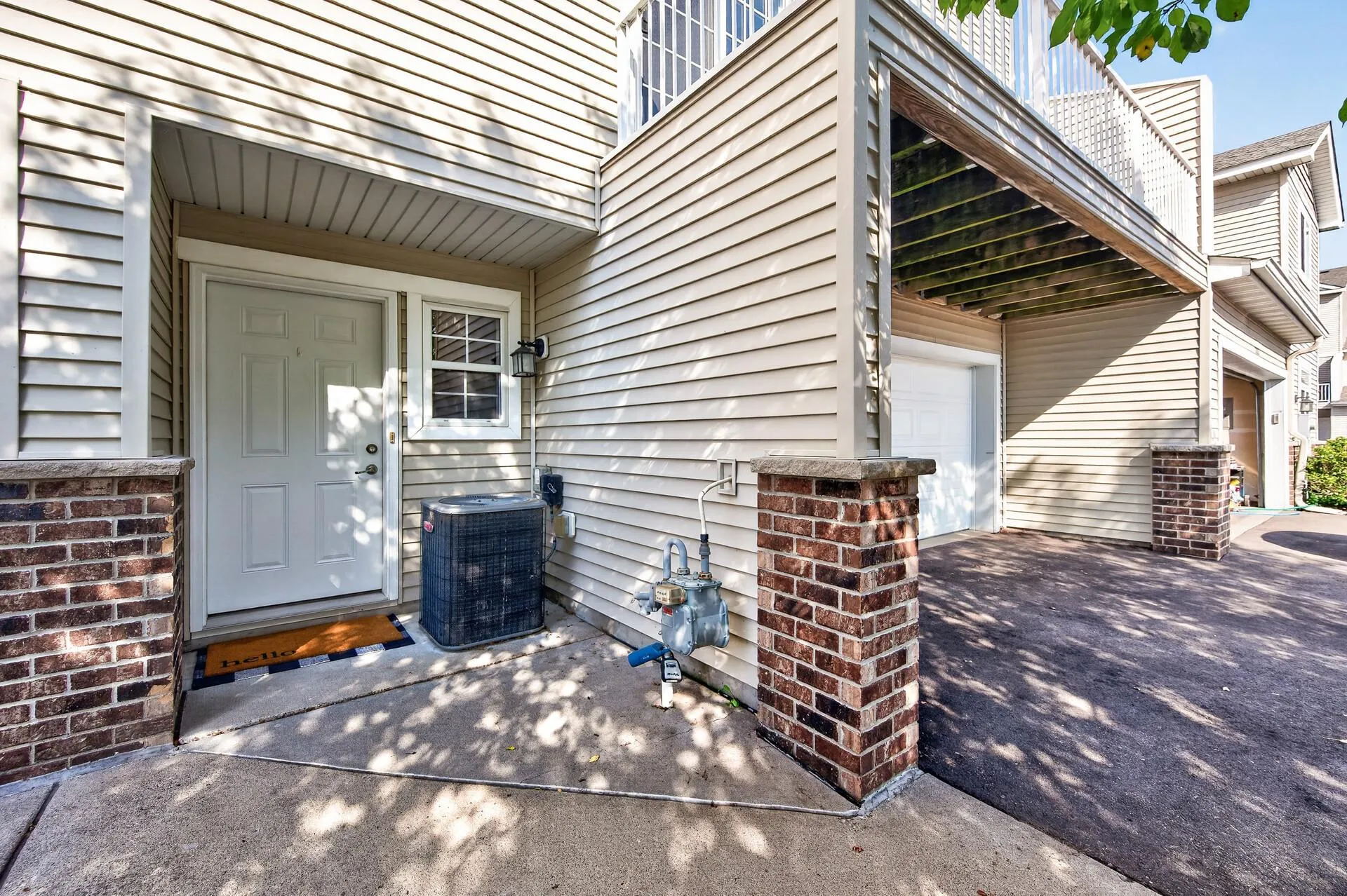 Photo 3 of 7726 Lachman Ne Avenue