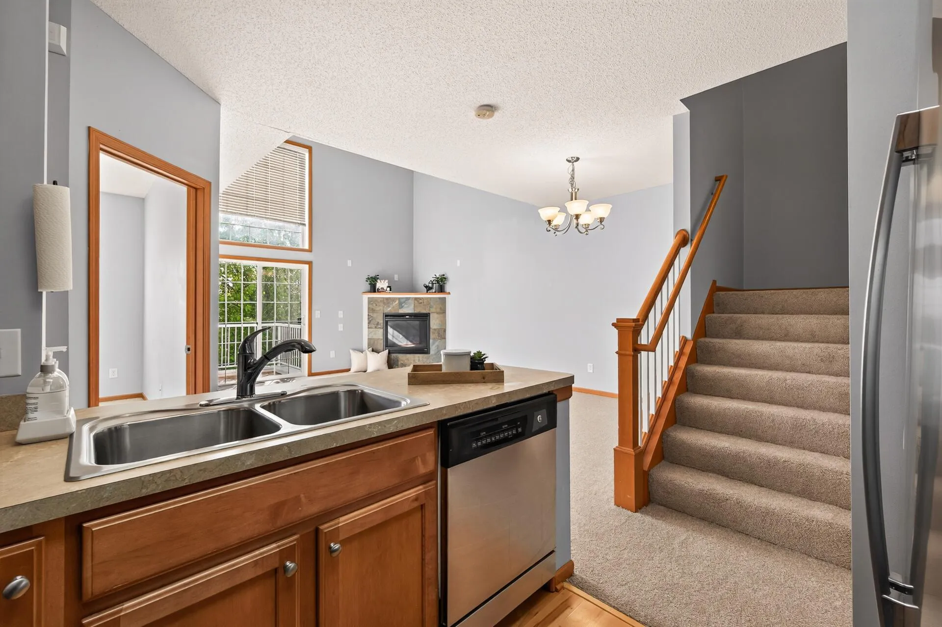 Photo 6 of 7726 Lachman Ne Avenue