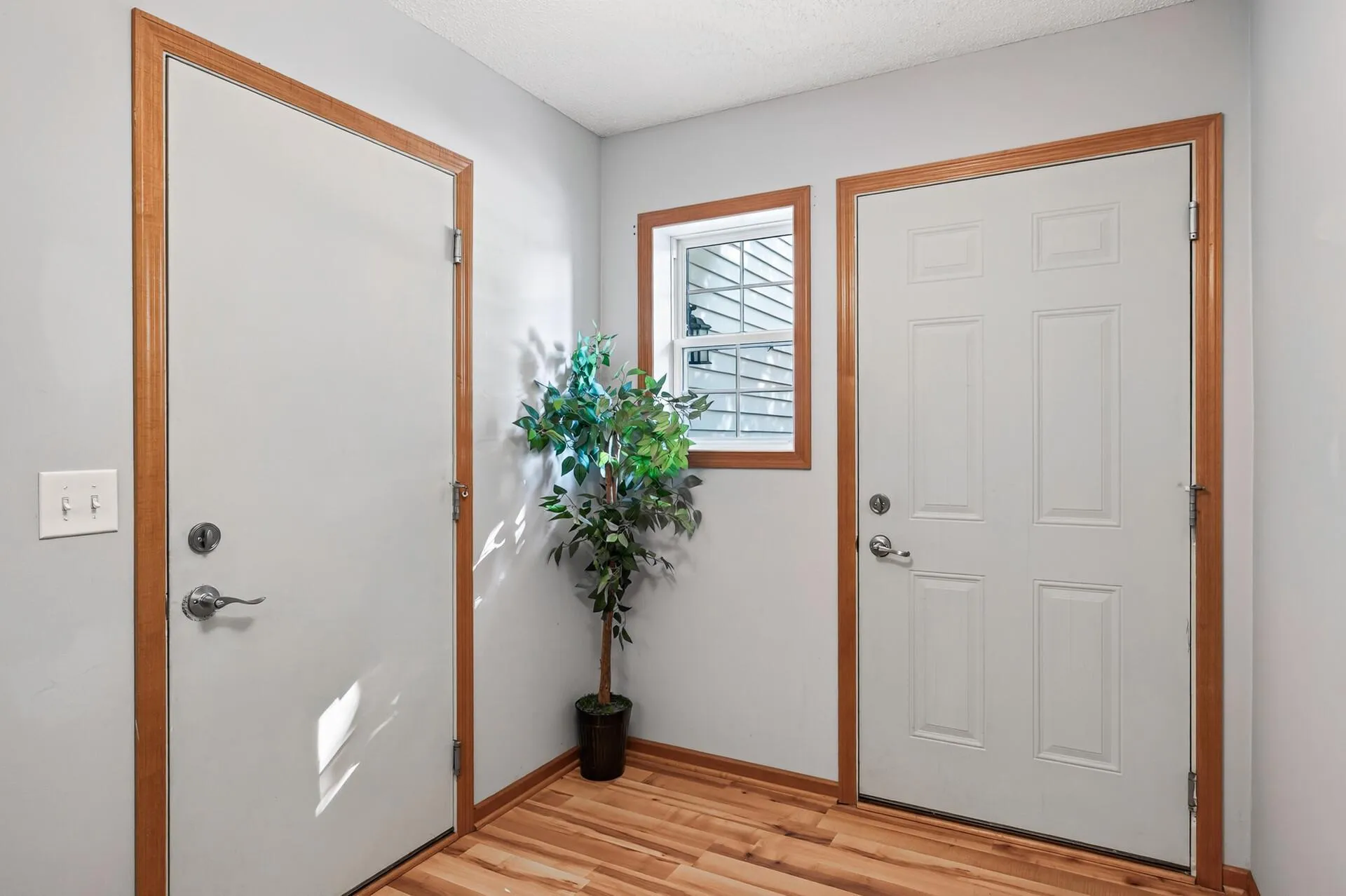 Photo 4 of 7726 Lachman Ne Avenue