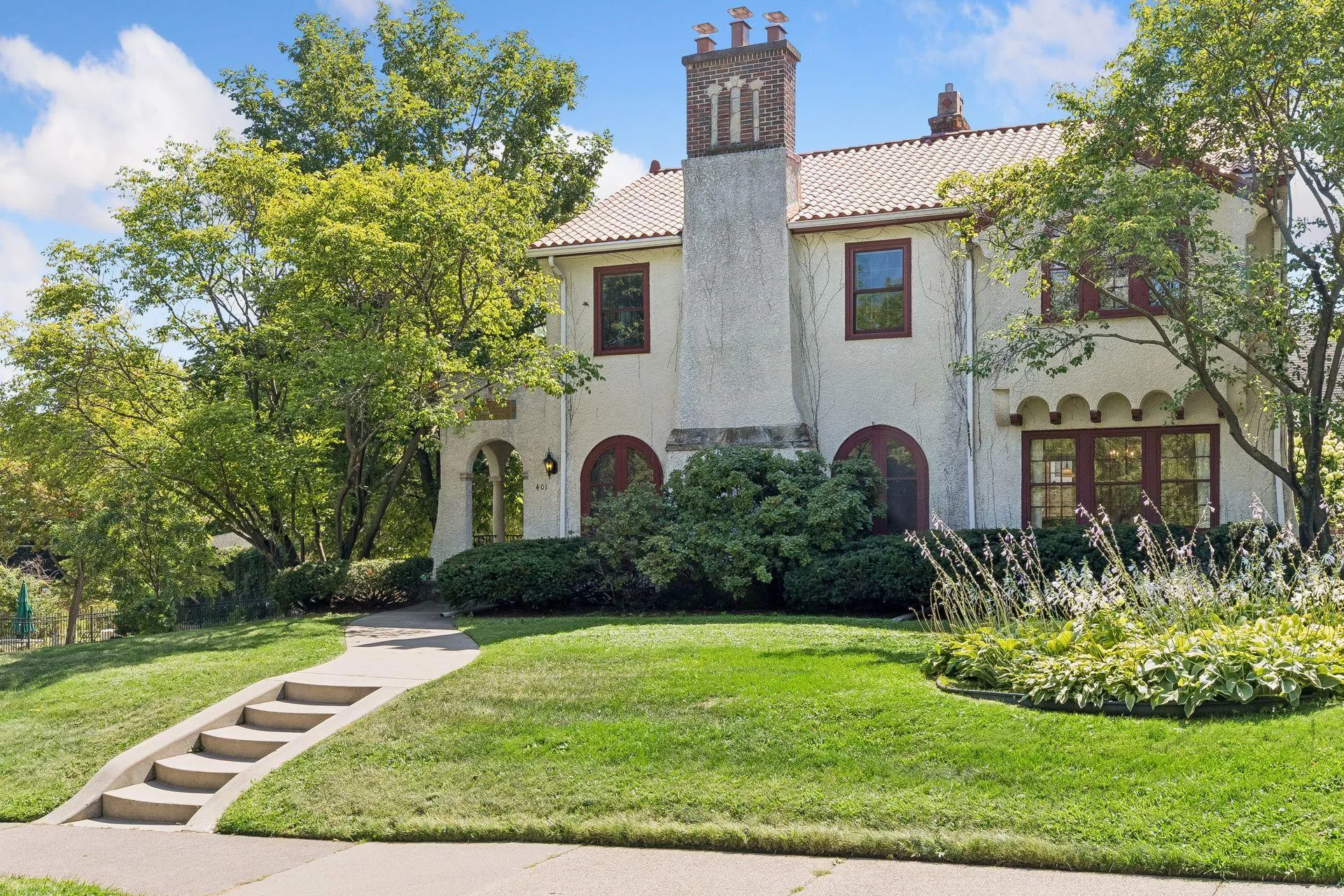 Photo 63 of 401 W Minnehaha Parkway