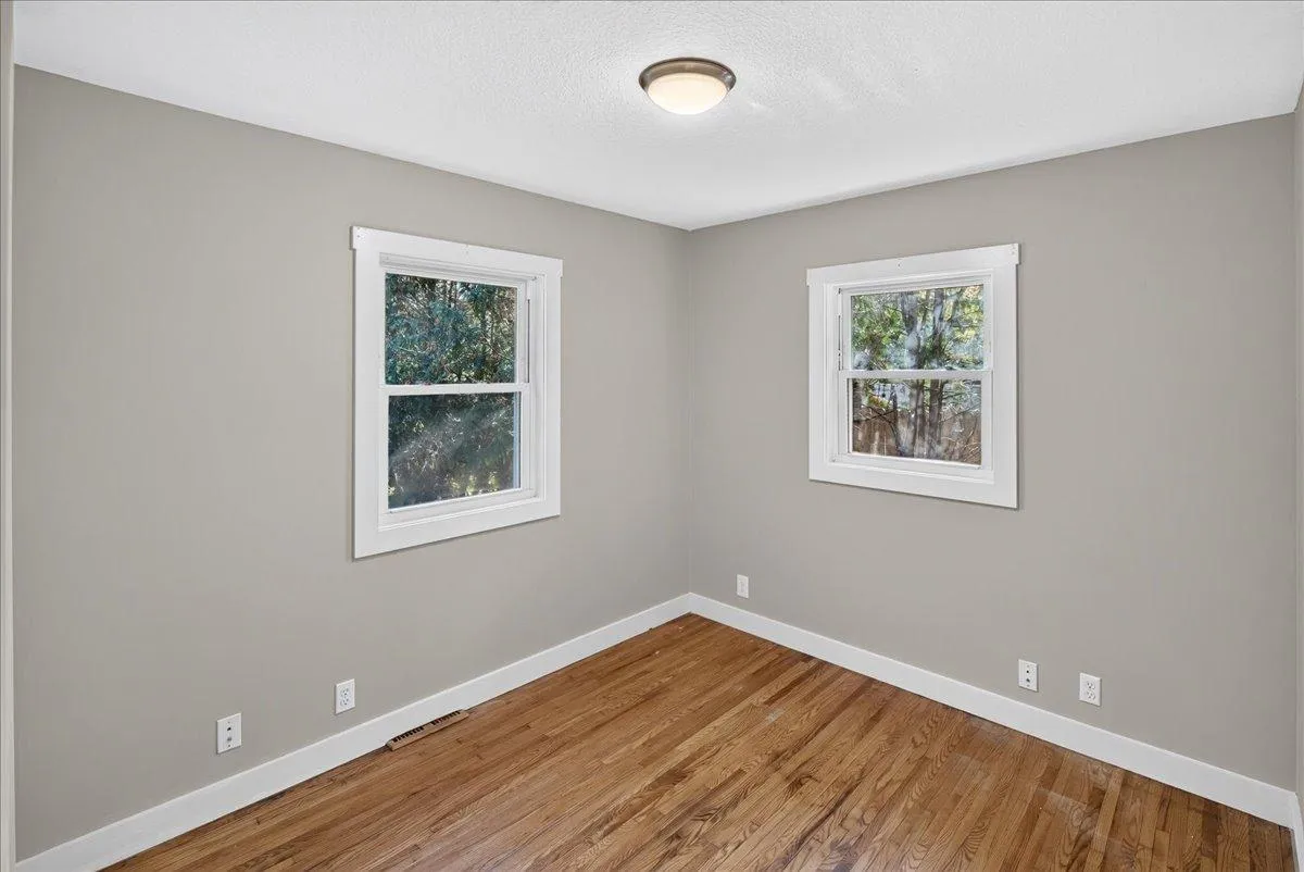 Photo 17 of 744 6th Se Street