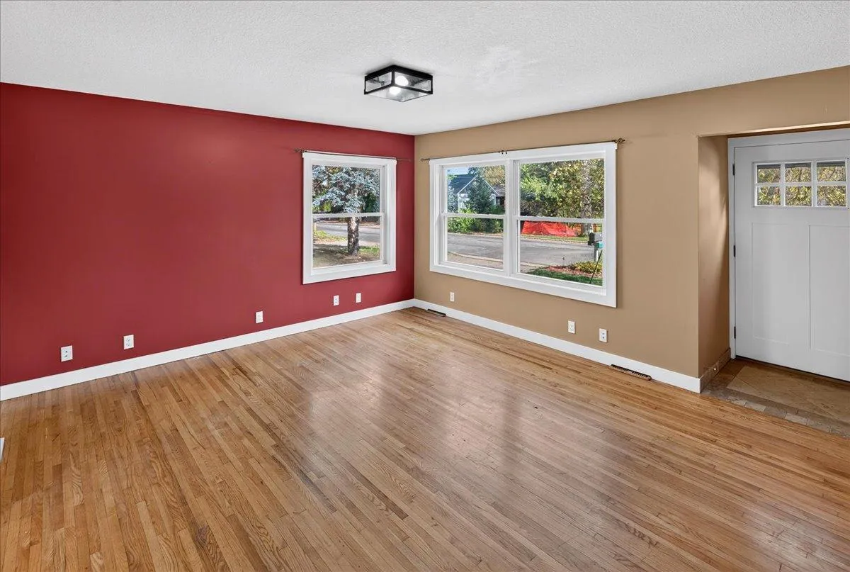 Photo 12 of 744 6th Se Street