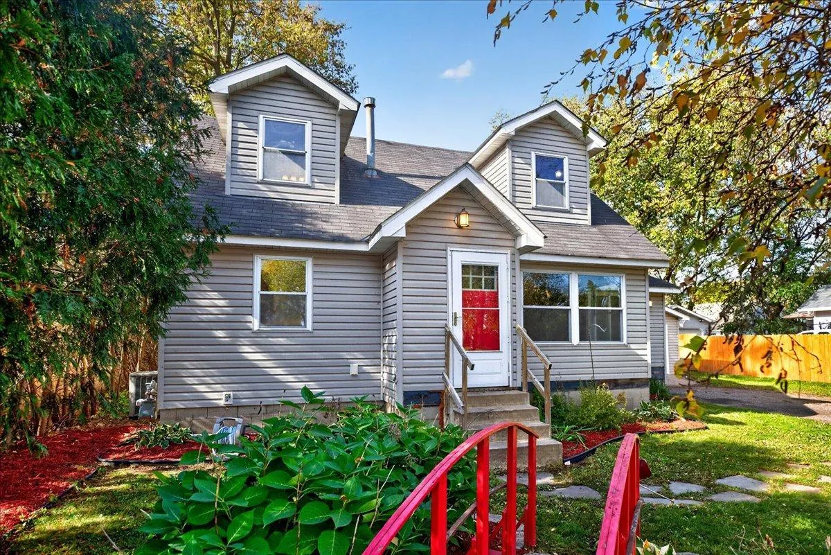 Photo 2 of 744 6th Se Street