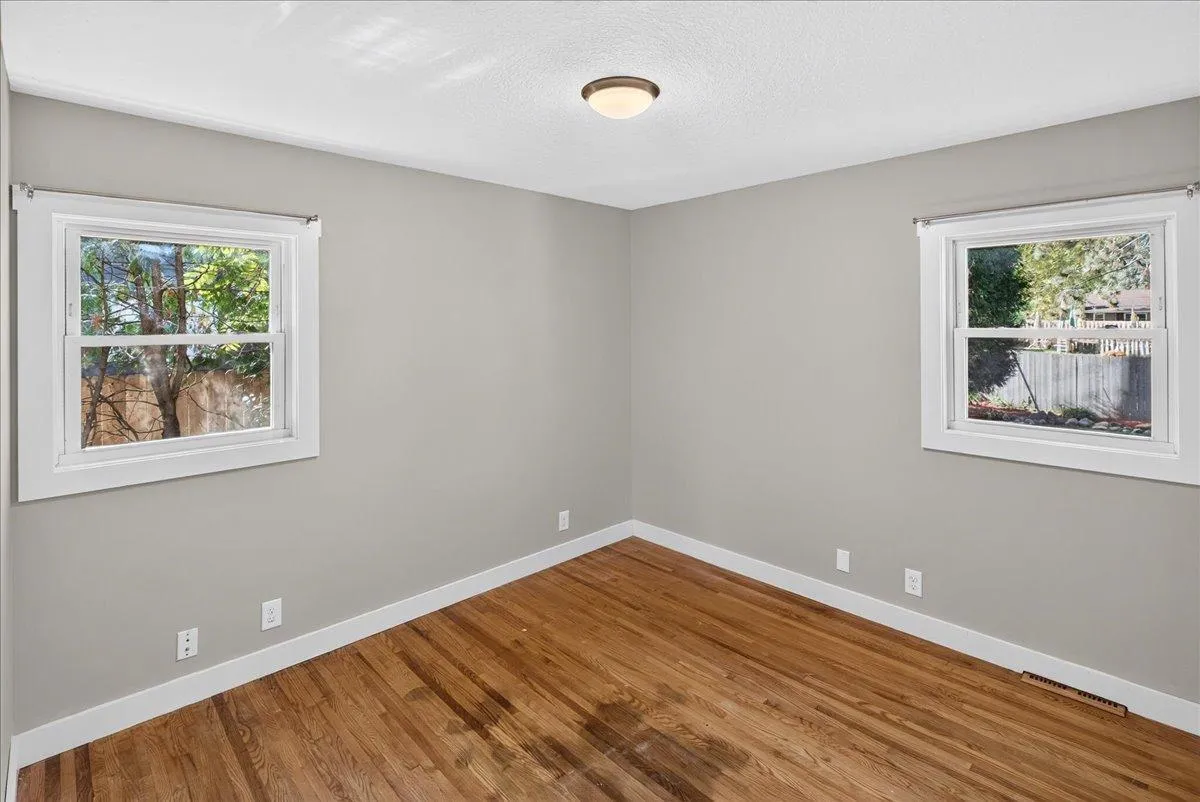Photo 21 of 744 6th Se Street