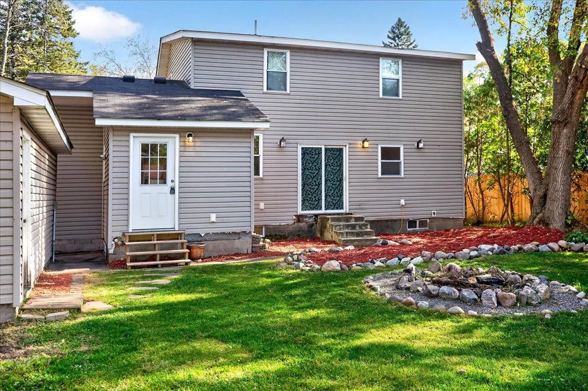 Photo 10 of 744 6th Se Street