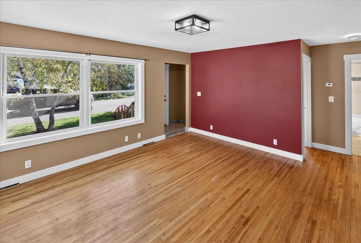 Photo 16 of 744 6th Se Street