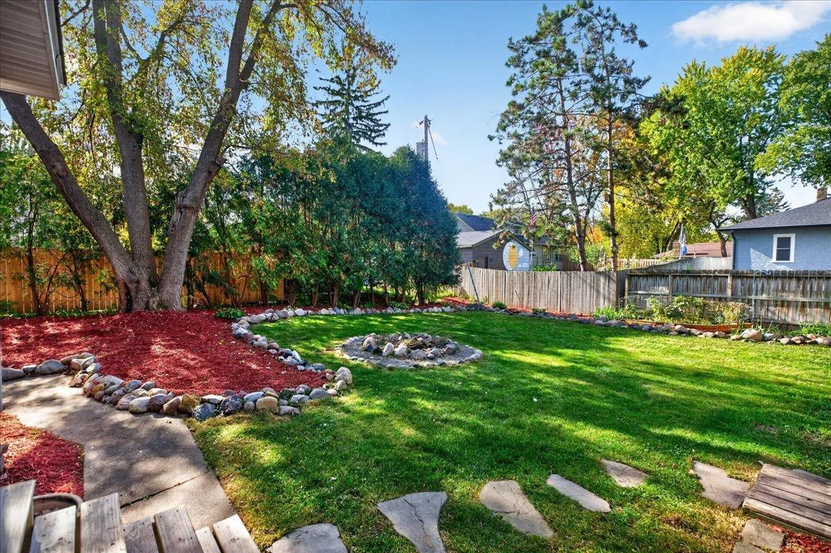 Photo 5 of 744 6th Se Street