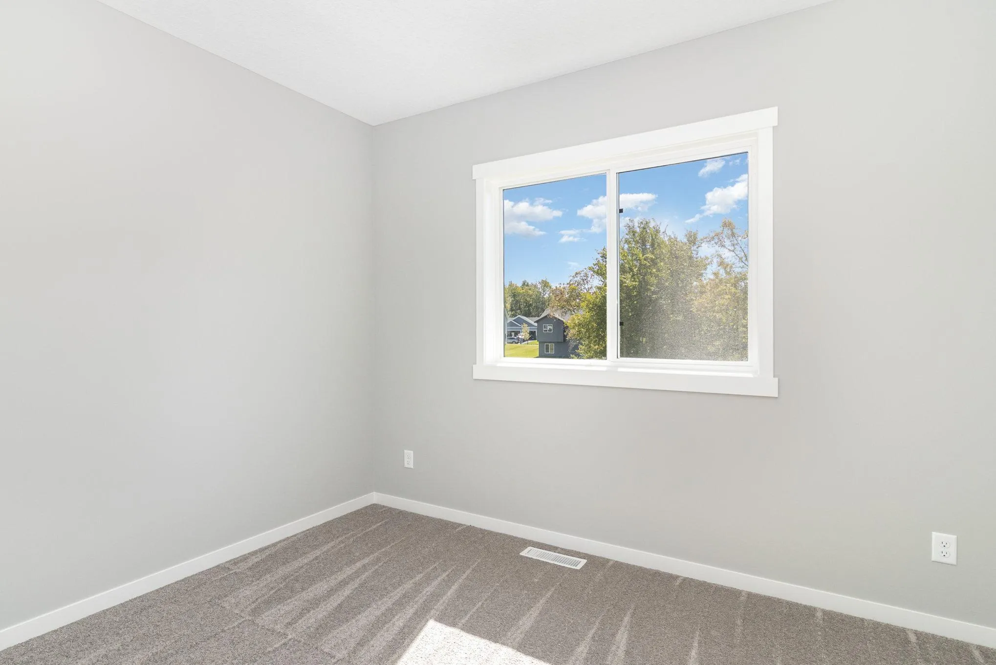 Photo 16 of 22790 Silverod Nw Street