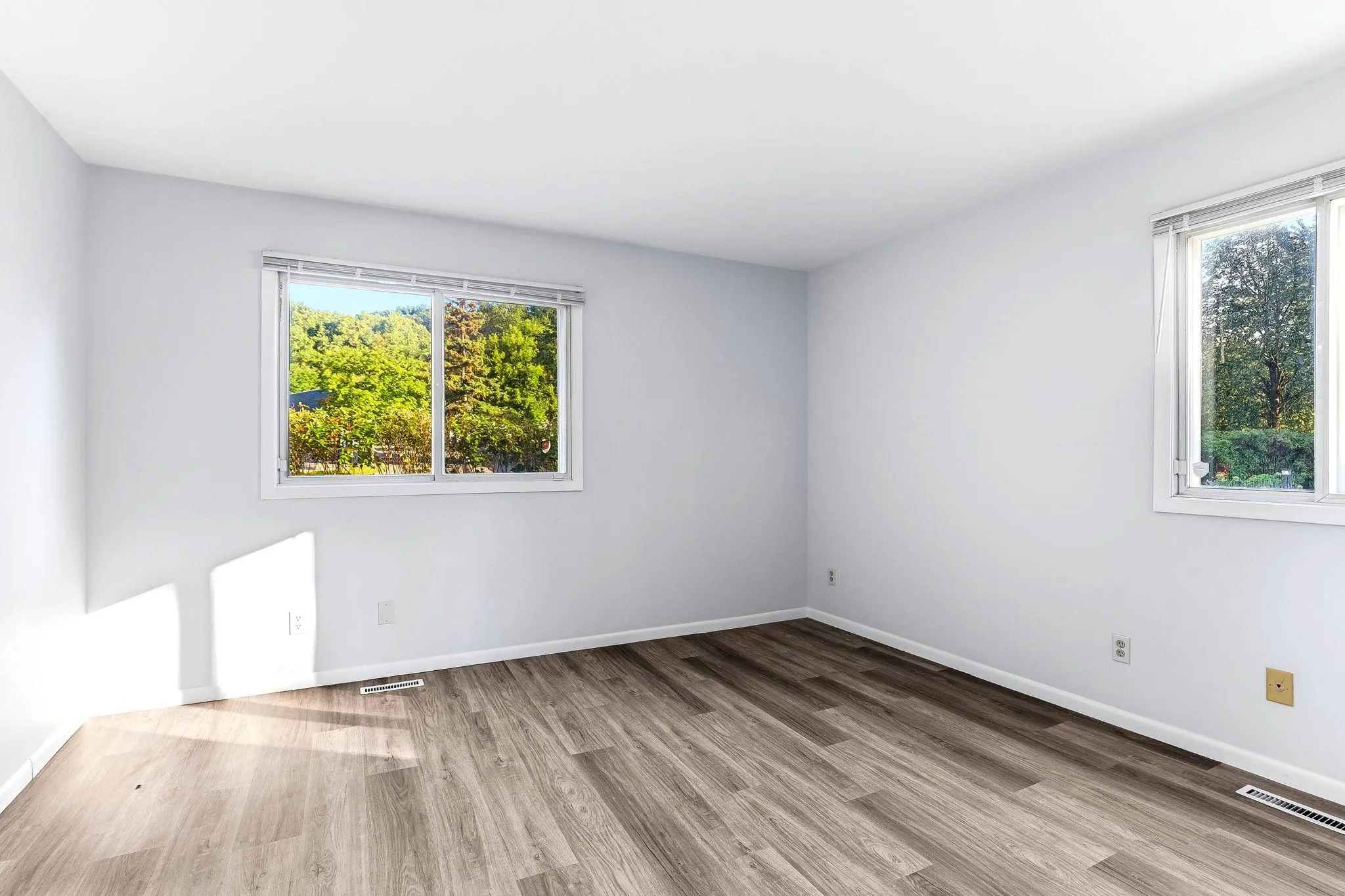 Photo 16 of 2310 Benson Avenue Unit H