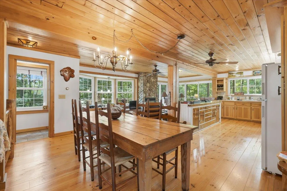 Photo 10 of 530 Round Lake Court