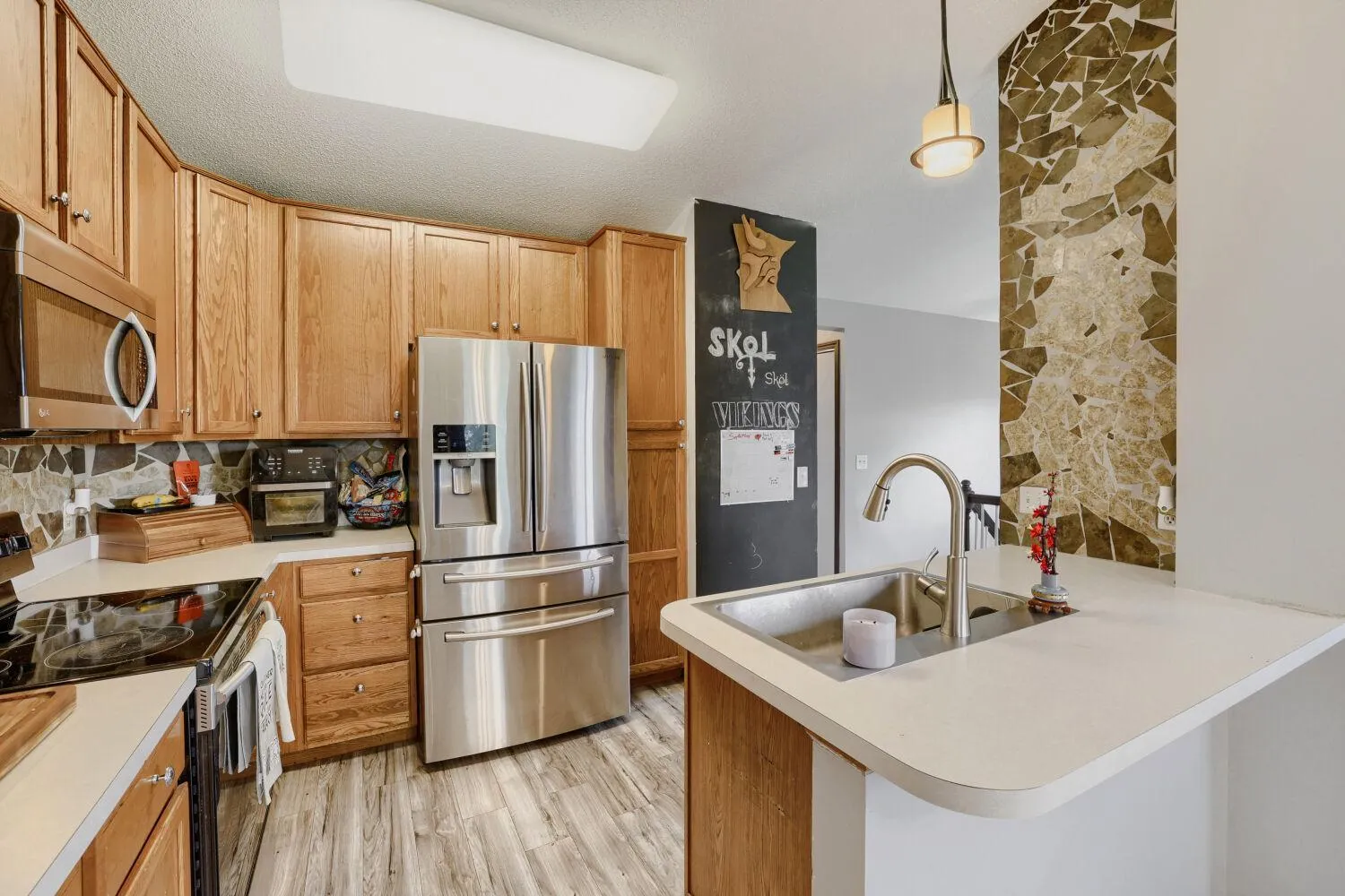 Photo 13 of 15663 Finch Avenue
