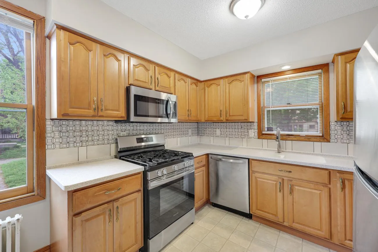 Photo 14 of 129 W 33rd Street