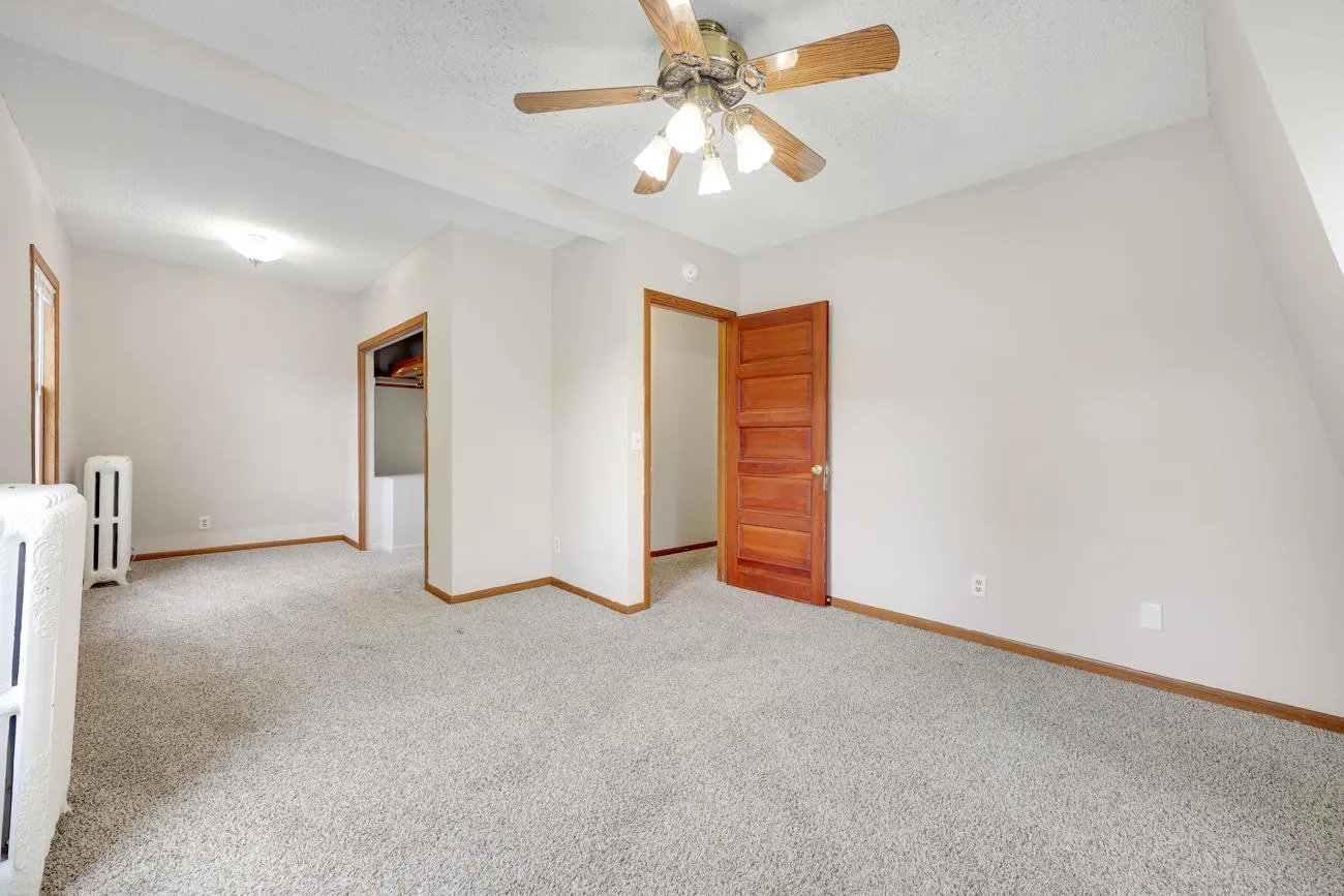 Photo 17 of 129 W 33rd Street