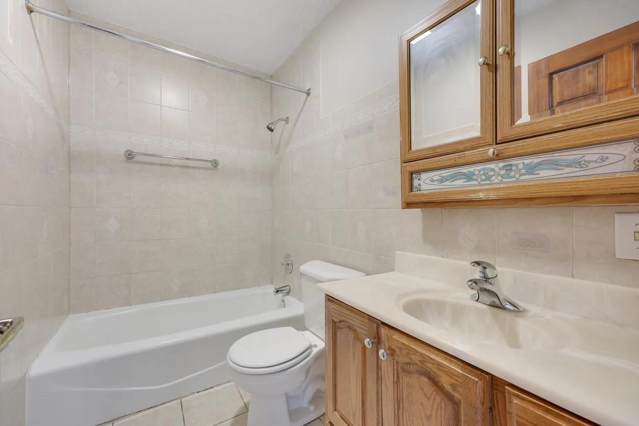 Photo 16 of 129 W 33rd Street