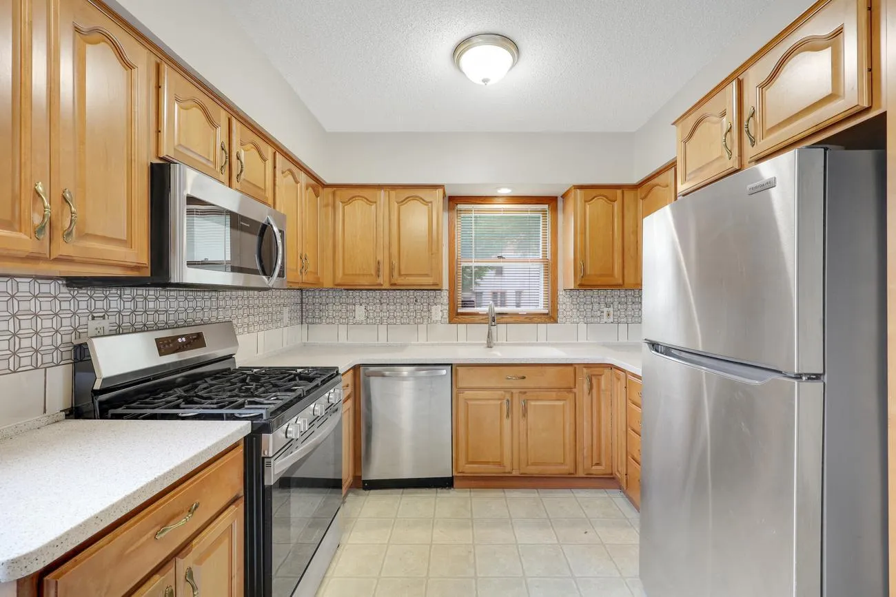 Photo 11 of 129 W 33rd Street