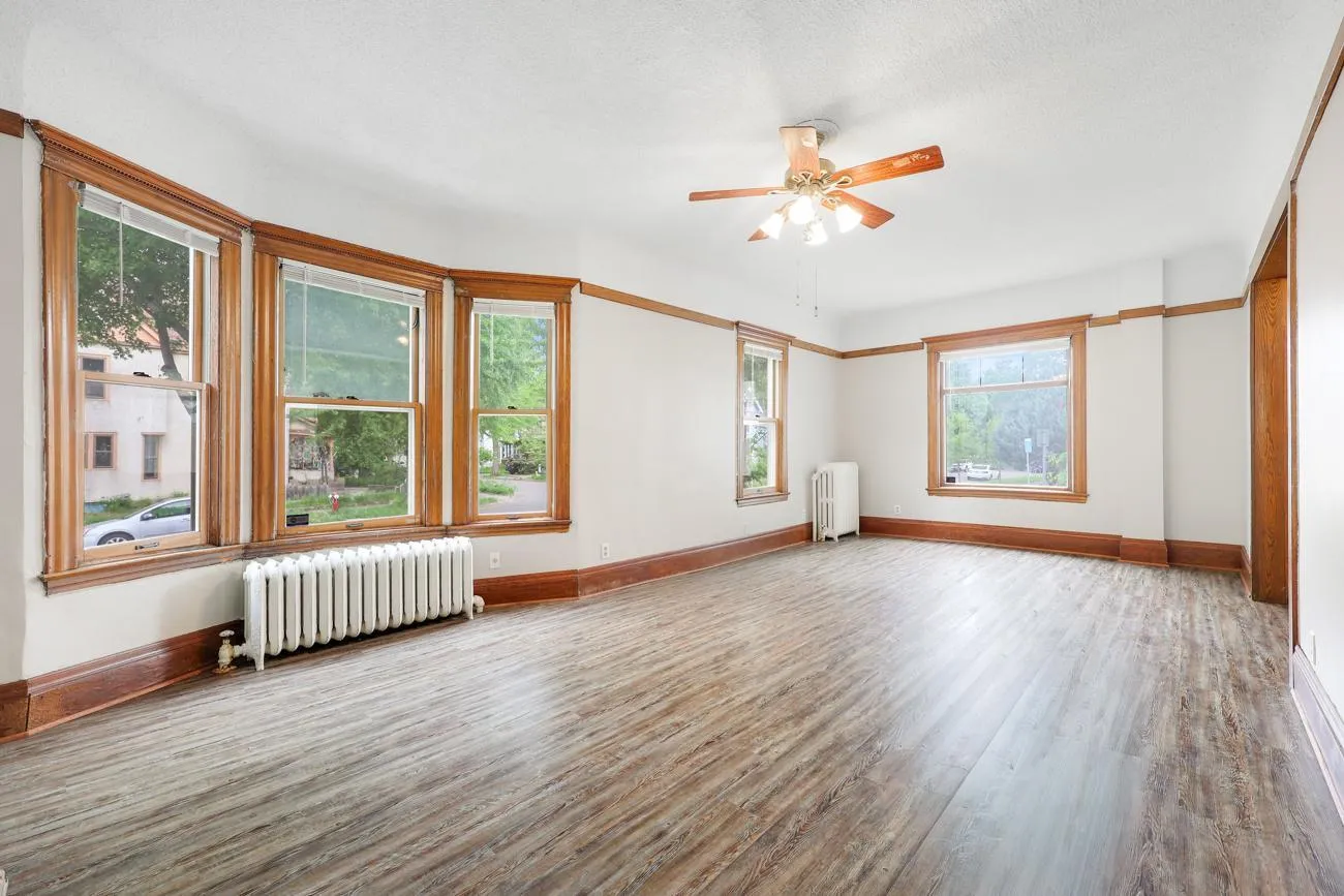 Photo 10 of 129 W 33rd Street