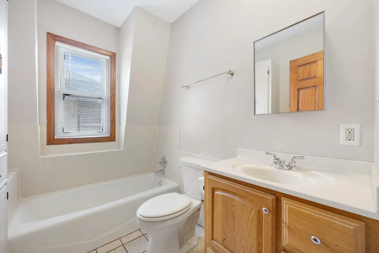 Photo 20 of 129 W 33rd Street