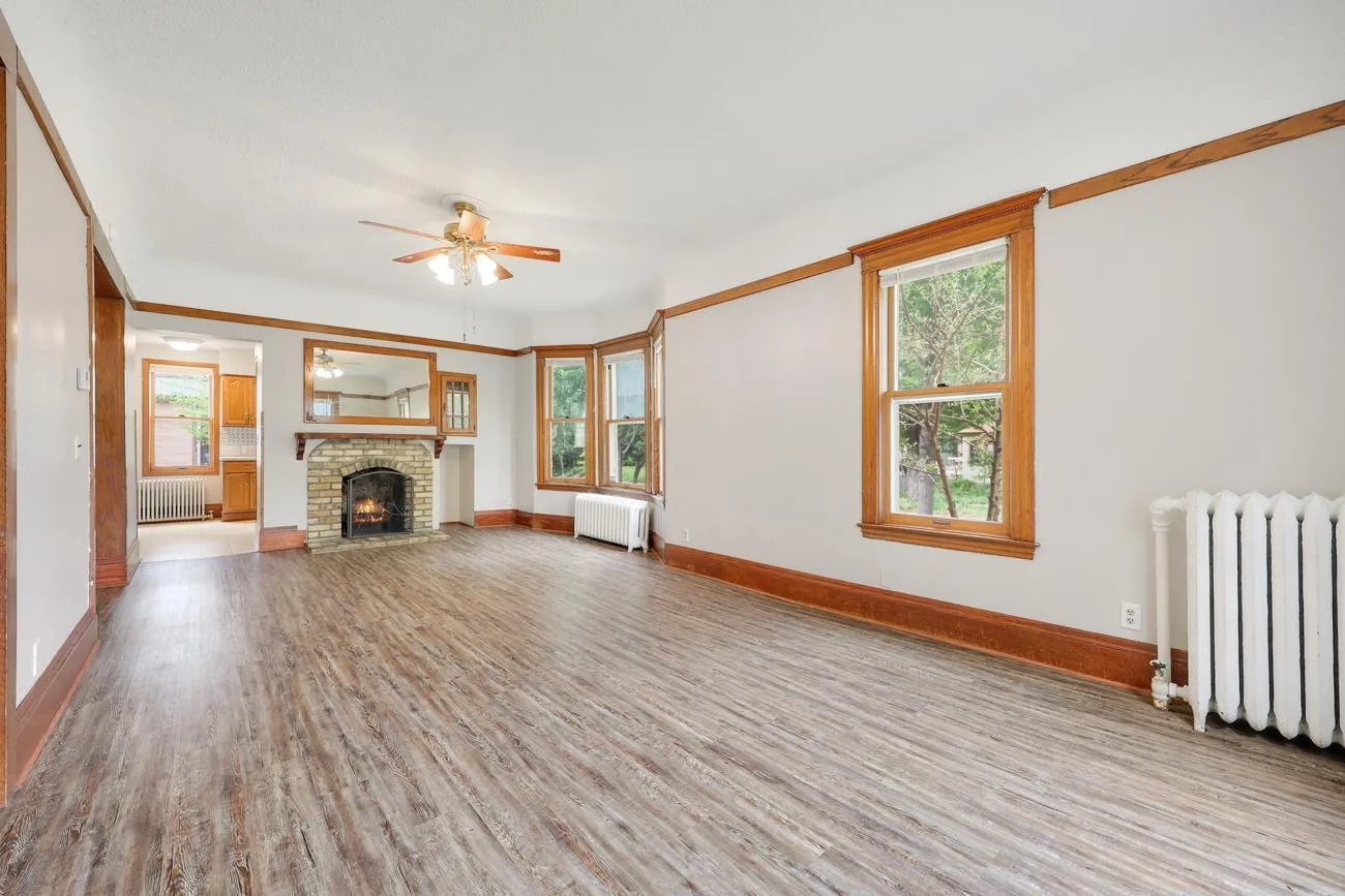 Photo 9 of 129 W 33rd Street
