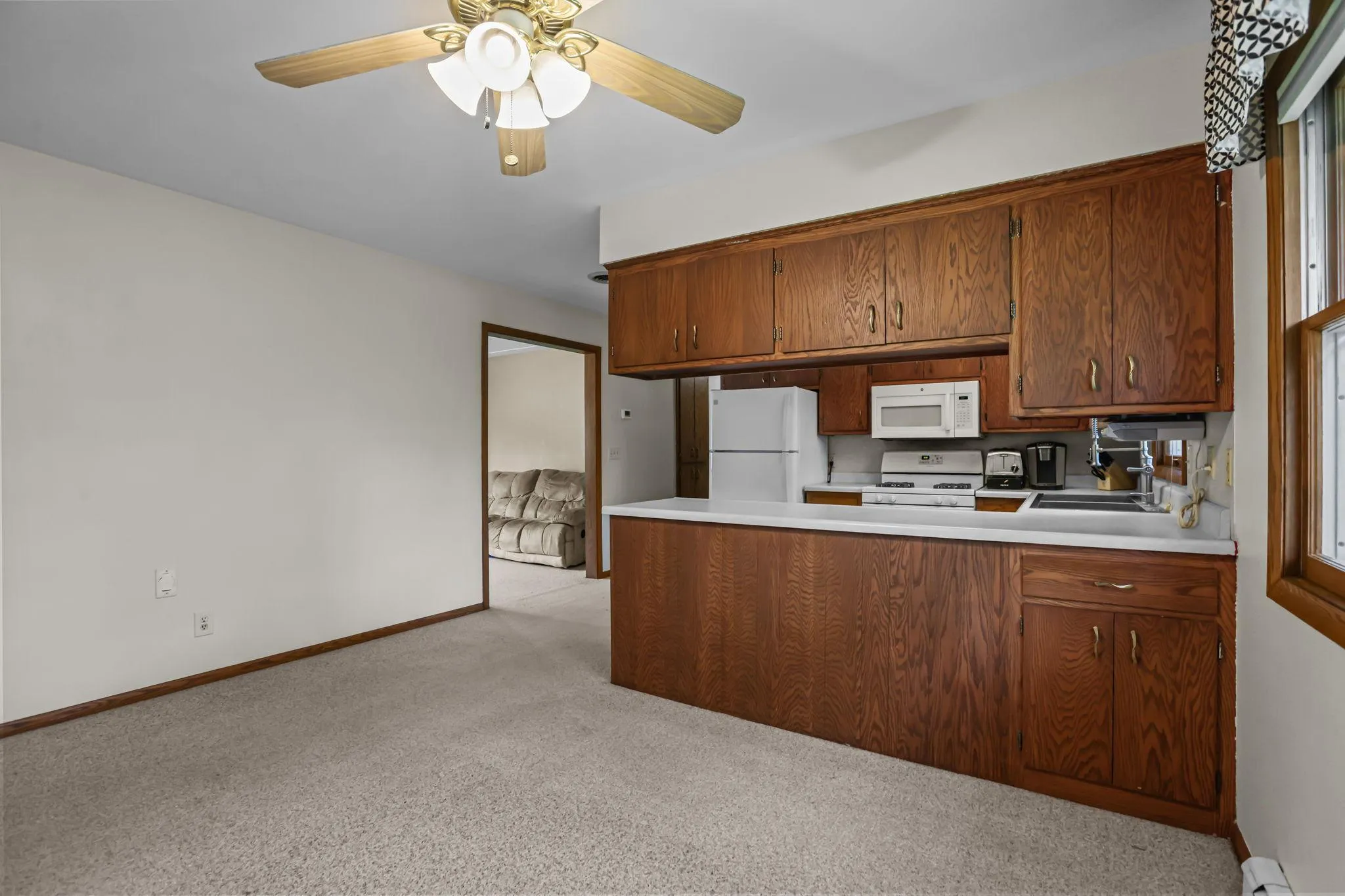 Photo 14 of 21609 Ahlstrom Avenue