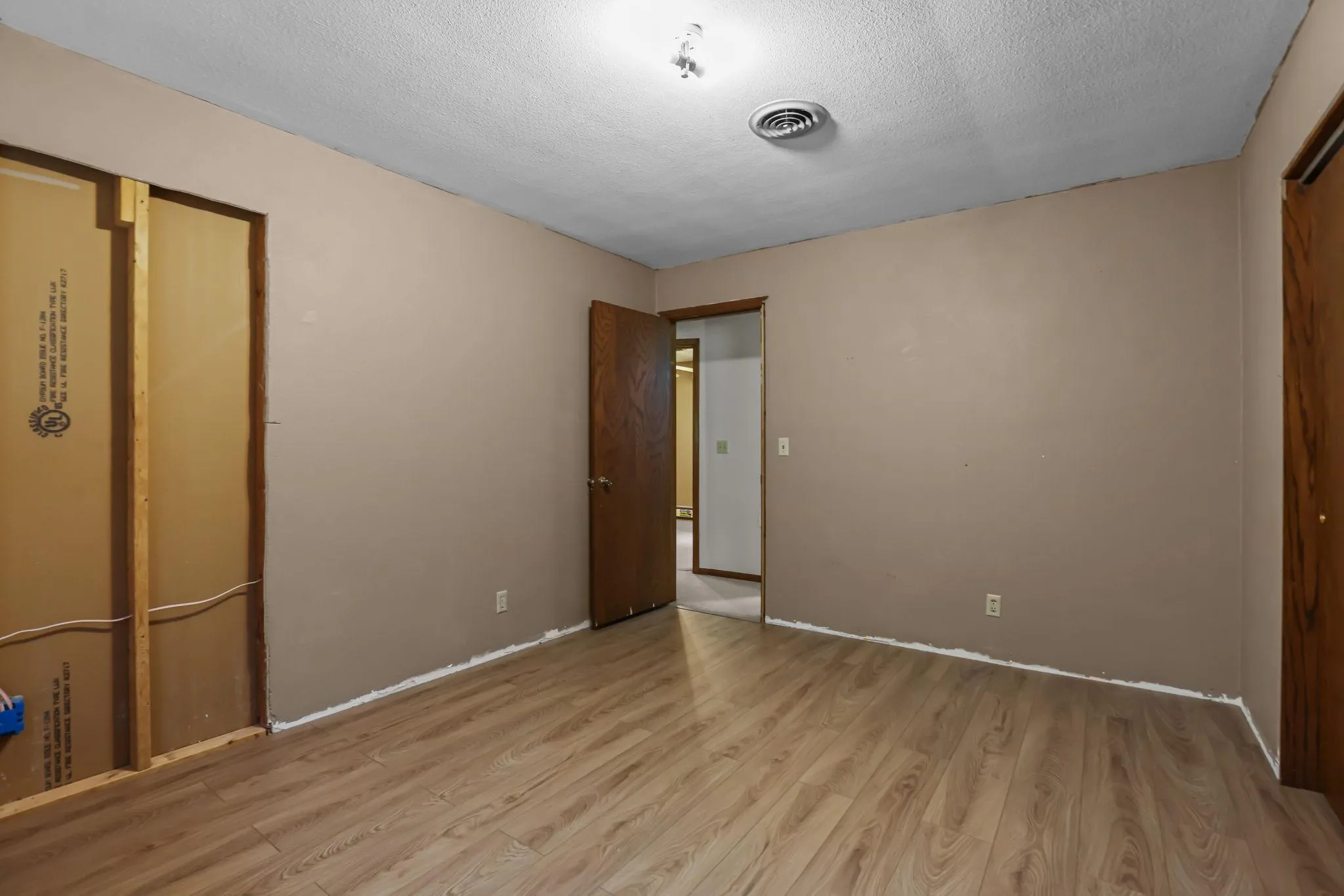 Photo 30 of 21609 Ahlstrom Avenue