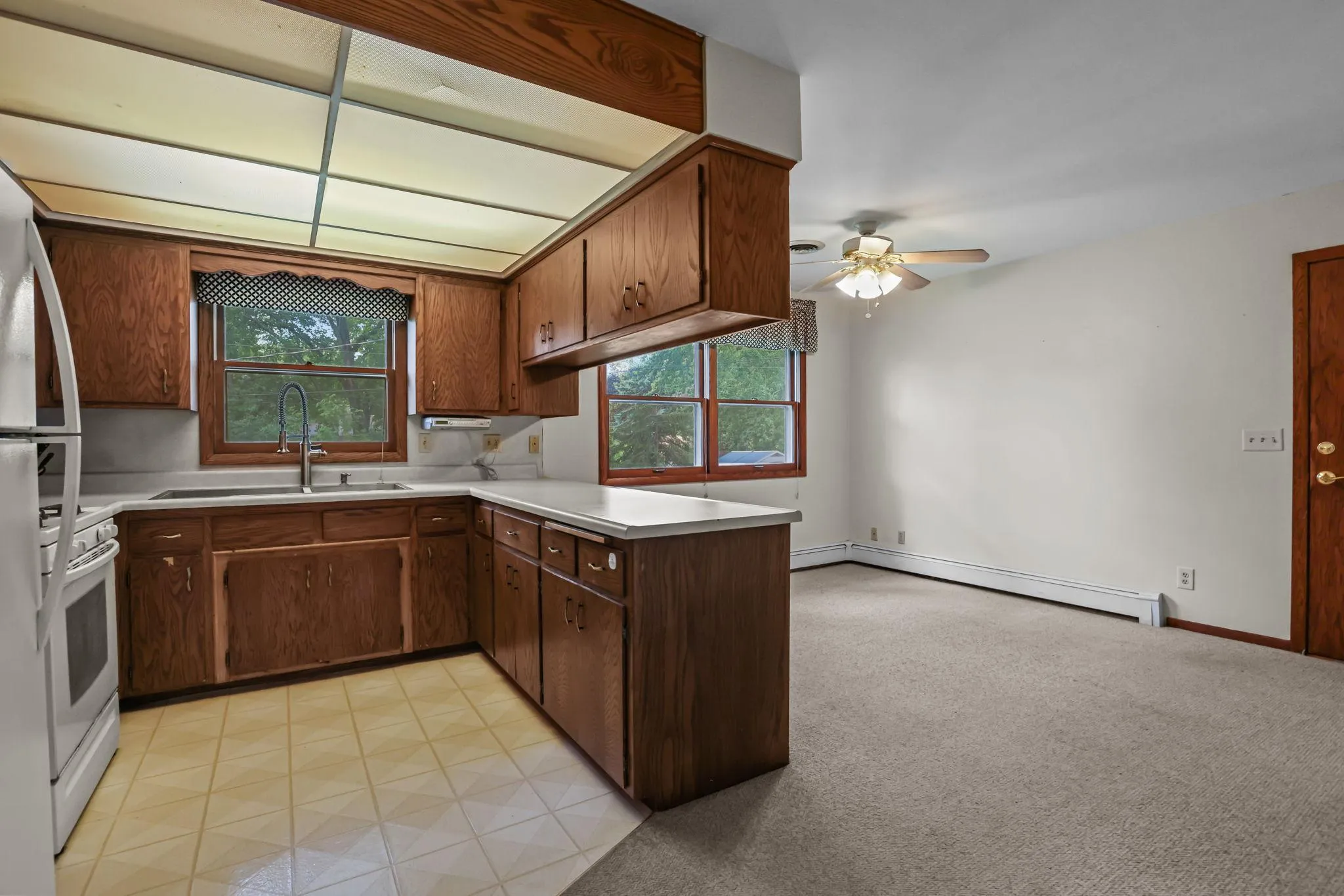 Photo 11 of 21609 Ahlstrom Avenue