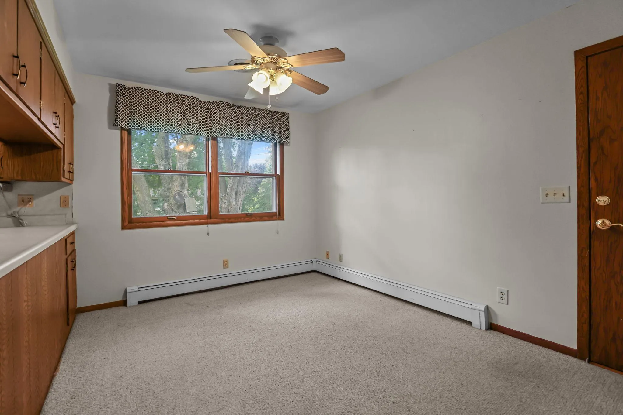 Photo 13 of 21609 Ahlstrom Avenue