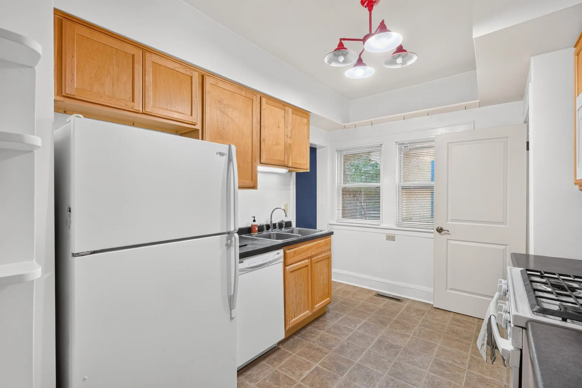 Photo 11 of 1422 Queen N Avenue