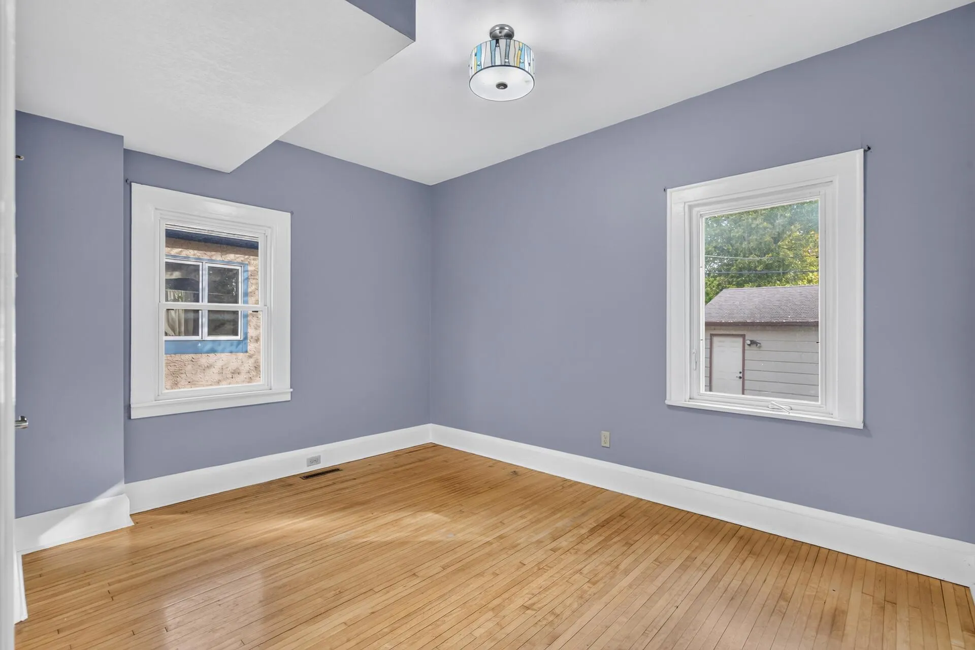 Photo 15 of 1422 Queen N Avenue