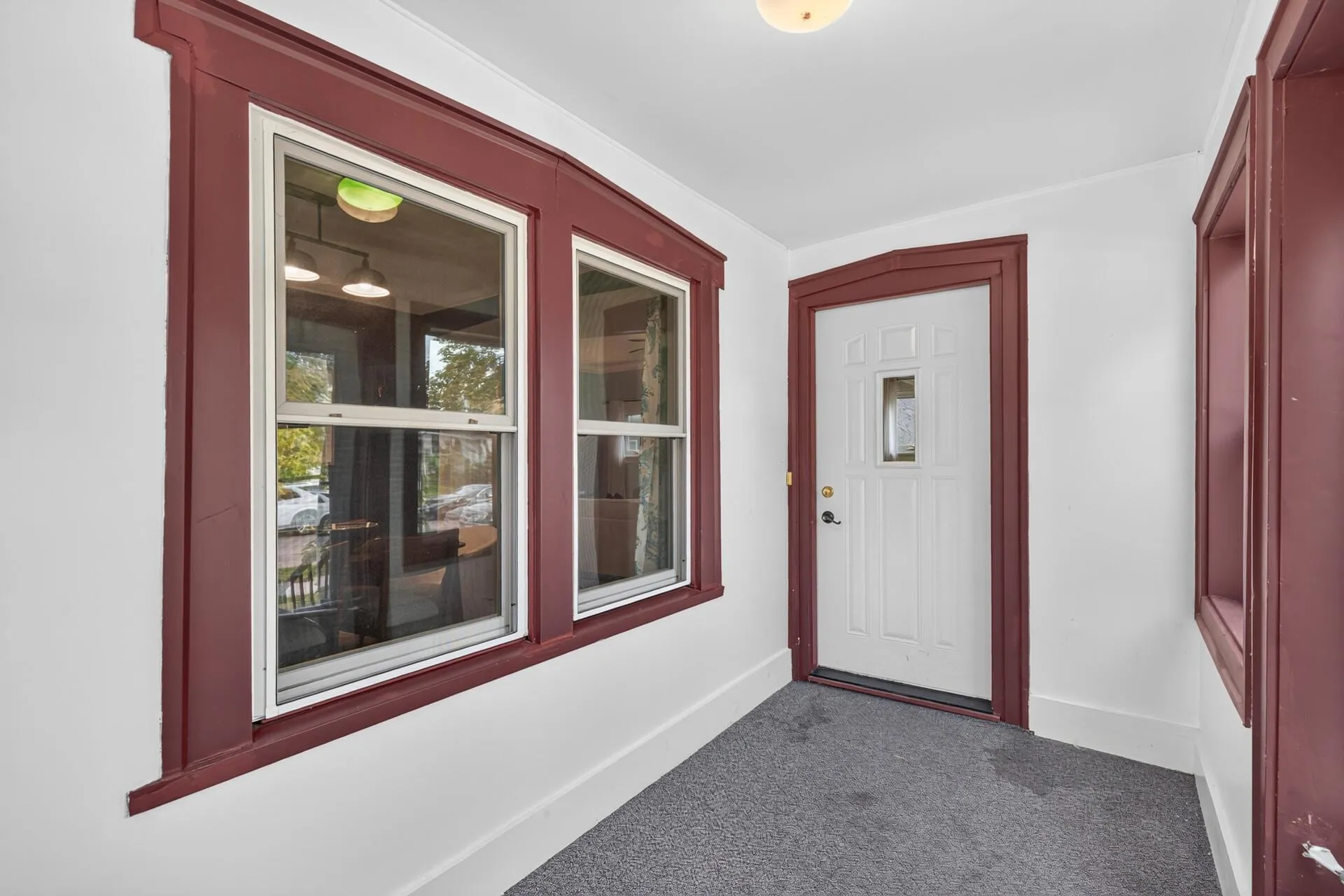 Photo 4 of 1422 Queen N Avenue