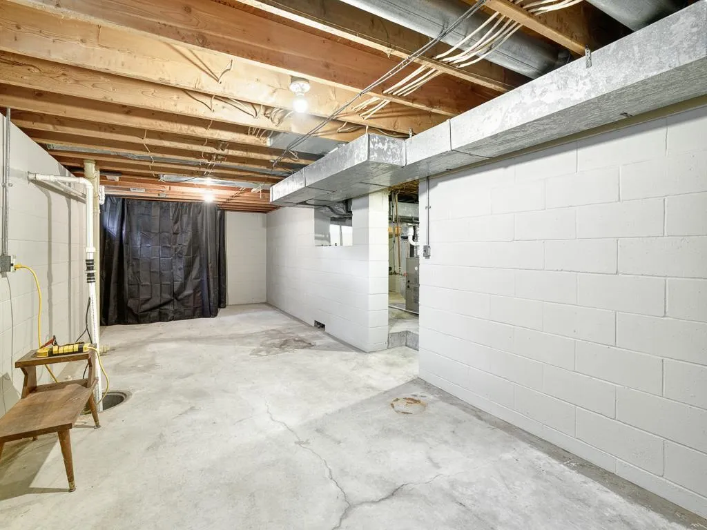 Photo 15 of 417 S Elm Street