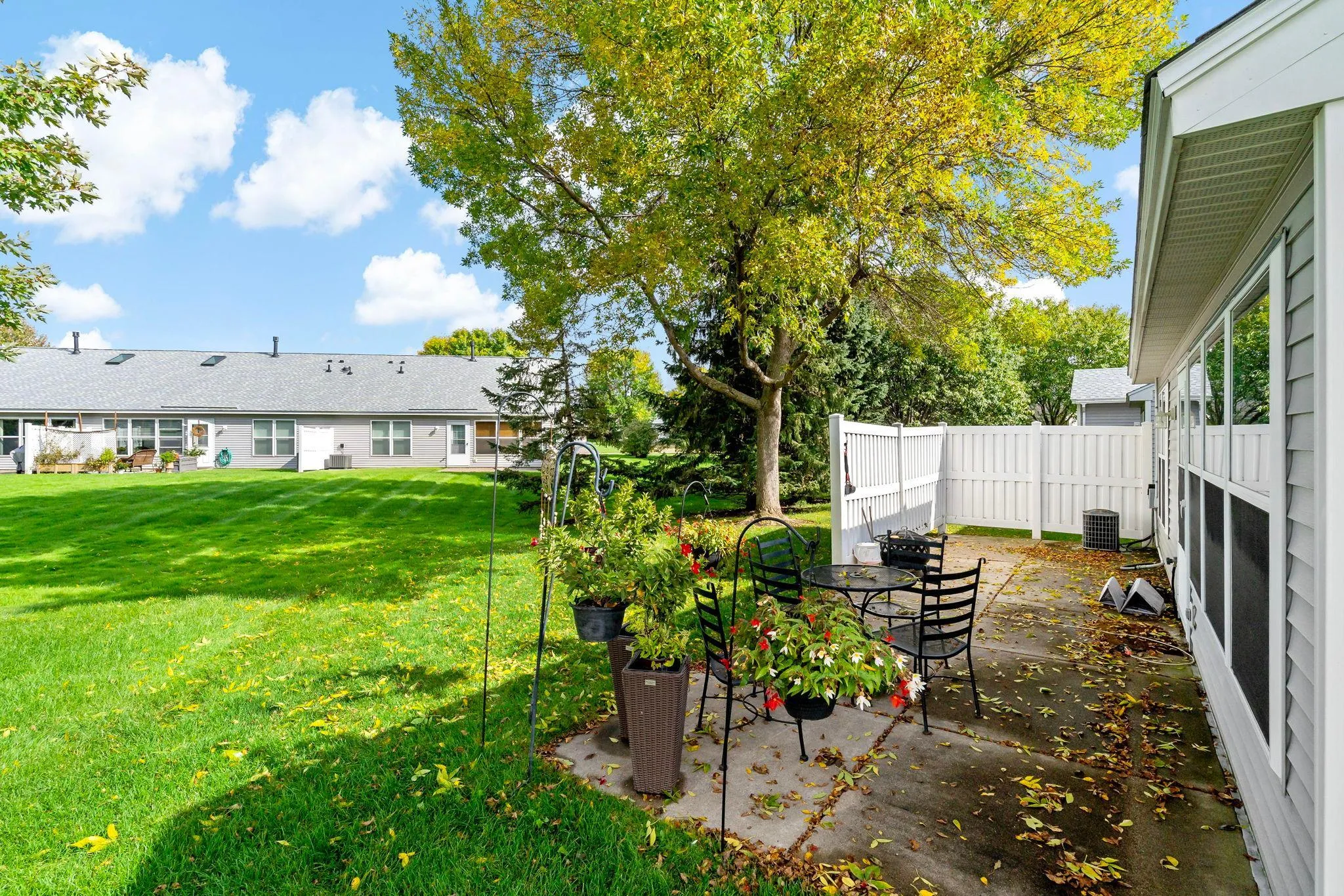 Photo 6 of 7936 Pinnacle Ne Avenue