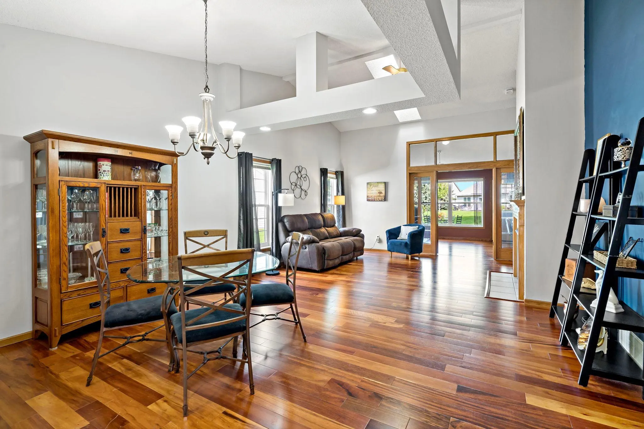 Photo 9 of 7936 Pinnacle Ne Avenue