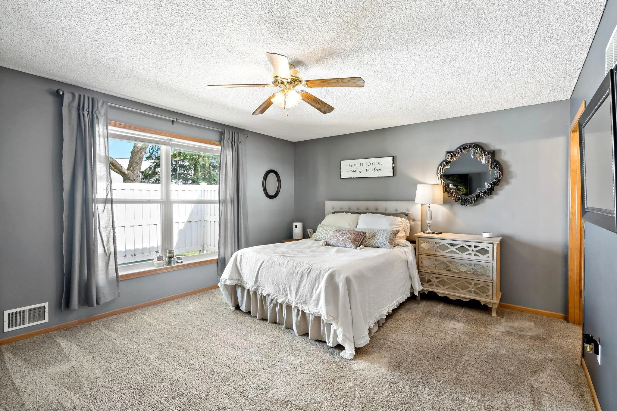 Photo 17 of 7936 Pinnacle Ne Avenue