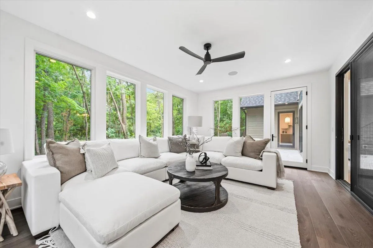 Photo 18 of 85 Brentwood Avenue