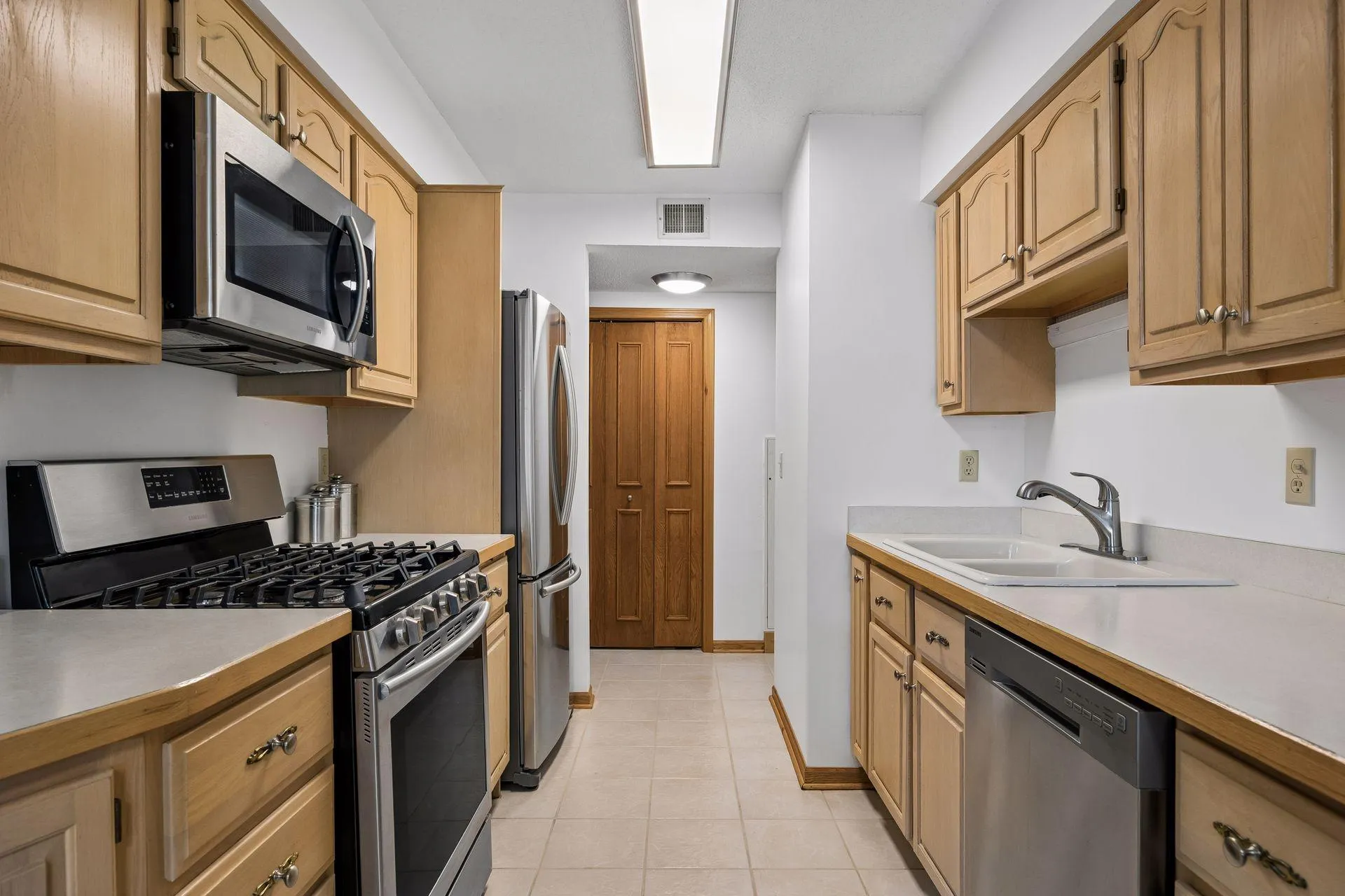 Photo 15 of 2400 Interlachen Road Unit 119