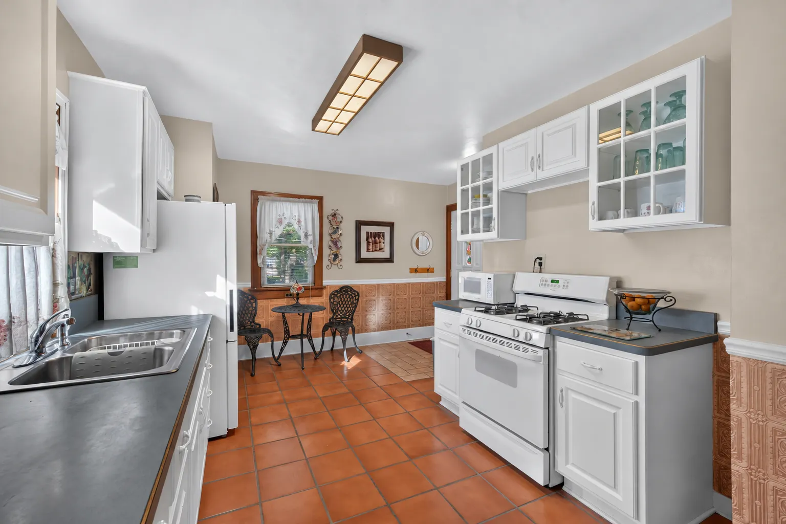 Photo 6 of 953 Hall Avenue