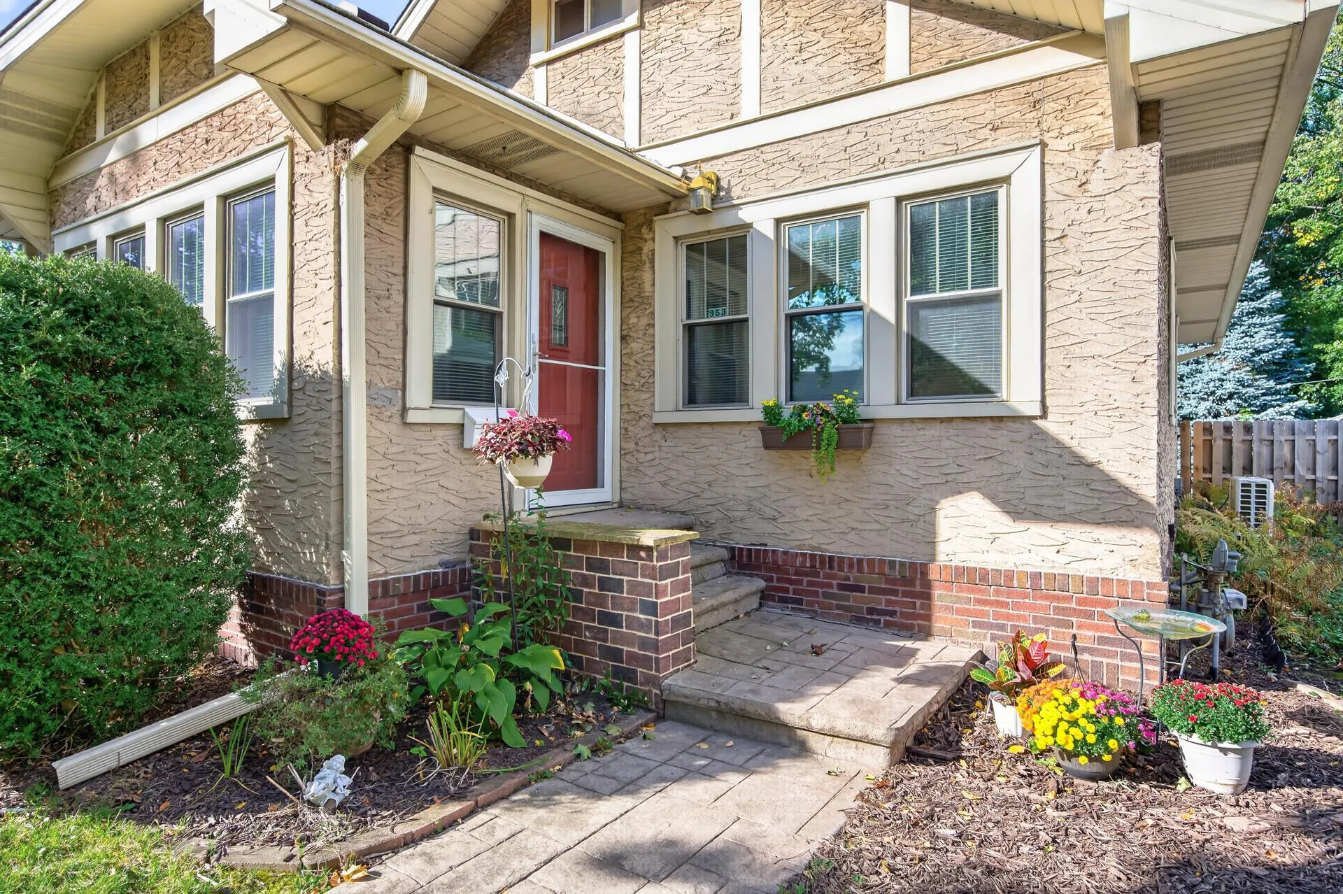 Photo 8 of 953 Hall Avenue