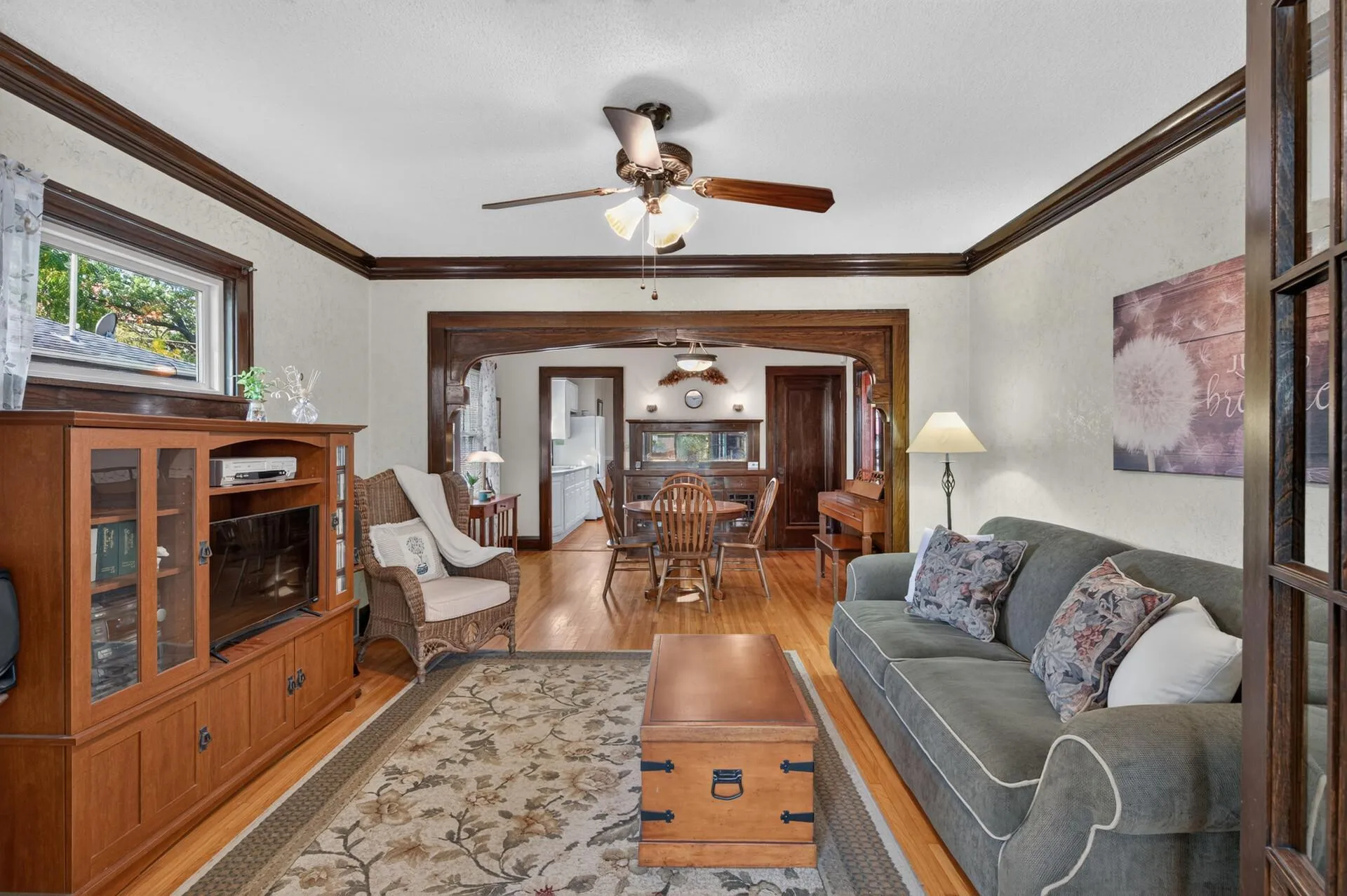 Photo 5 of 953 Hall Avenue