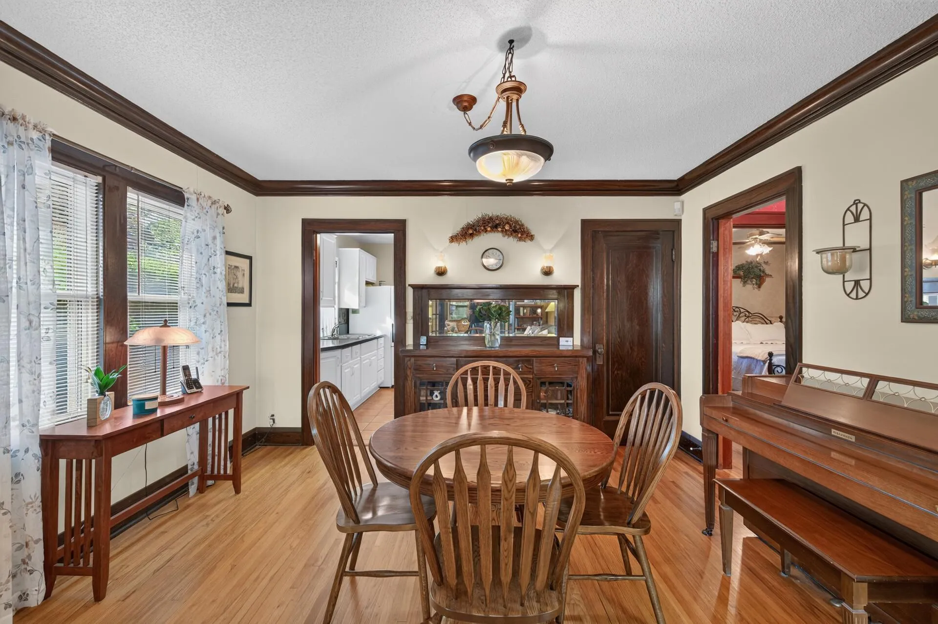 Photo 13 of 953 Hall Avenue