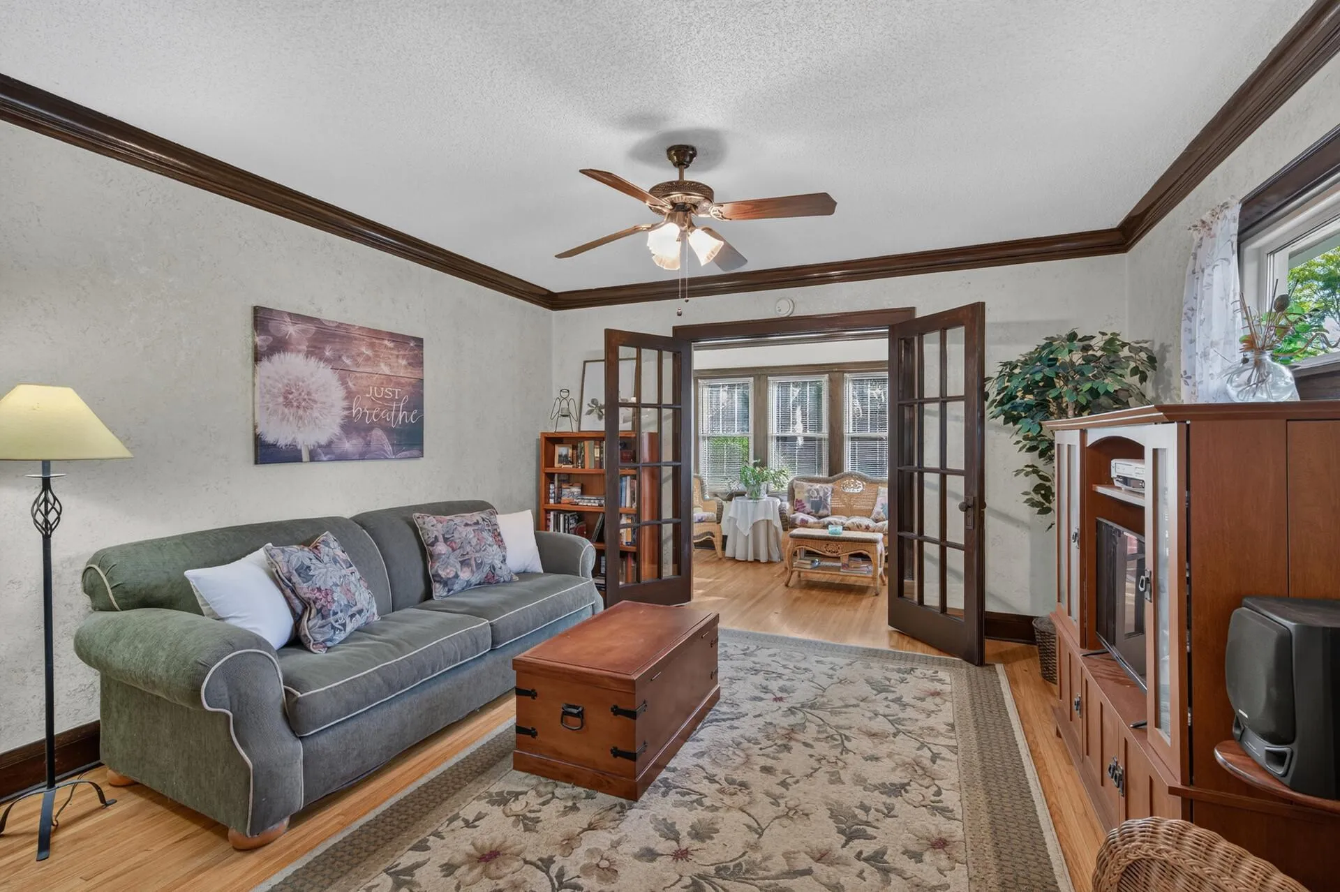 Photo 4 of 953 Hall Avenue